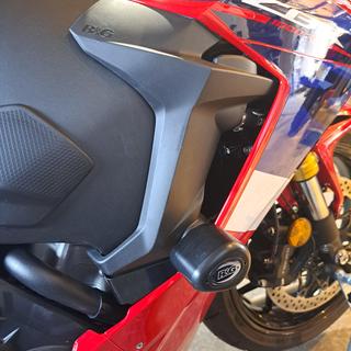 CP0426WH WHITE AERO CRASH PROTECTORS R&G HONDA CBR 1000RR FIREBLADE 2017-2019 CP0426WH WHITE AERO CRASH PROTECTORS R&G HONDA CBR 1000RR FIREBLADE 2017-2019
