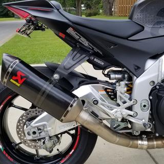 Akrapovic Slip-On Exhaust Aprilia RSV4 RR / RF / Tuono V4