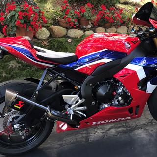 Akrapovic GP Slip-On Exhaust Honda CBR1000RR-R Fireblade SP Akrapovic GP Slip-On Exhaust Honda CBR1000RR-R Fireblade SP