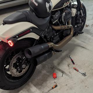 Vance Hines Hi-Output Slip-On Mufflers For Harley Softail Fat