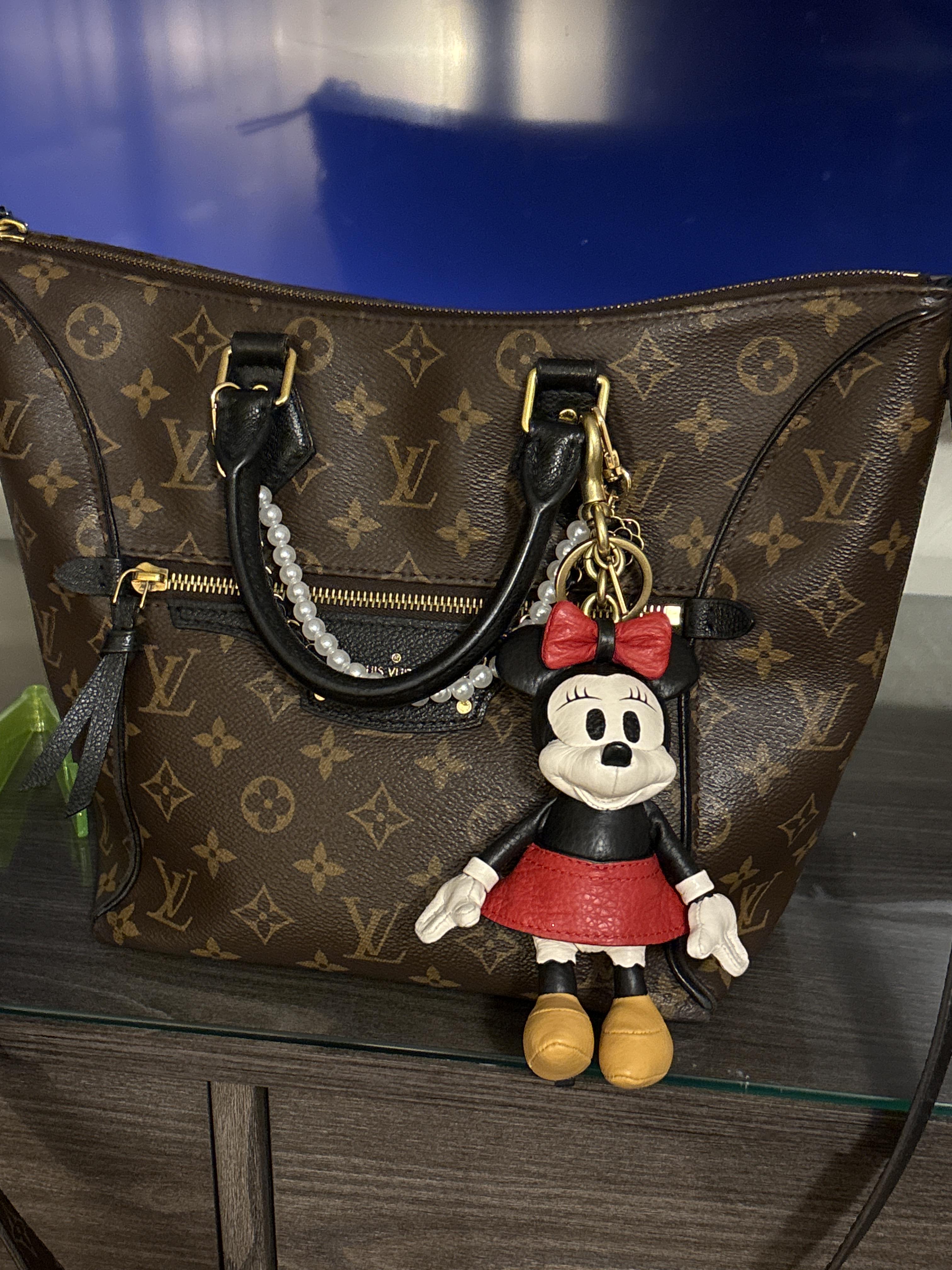 小物 COACH DISNEY MINNIE STUD BAG CHARM Disney X Coach Minnie Mouse Collectible Bag Charm | COACH®