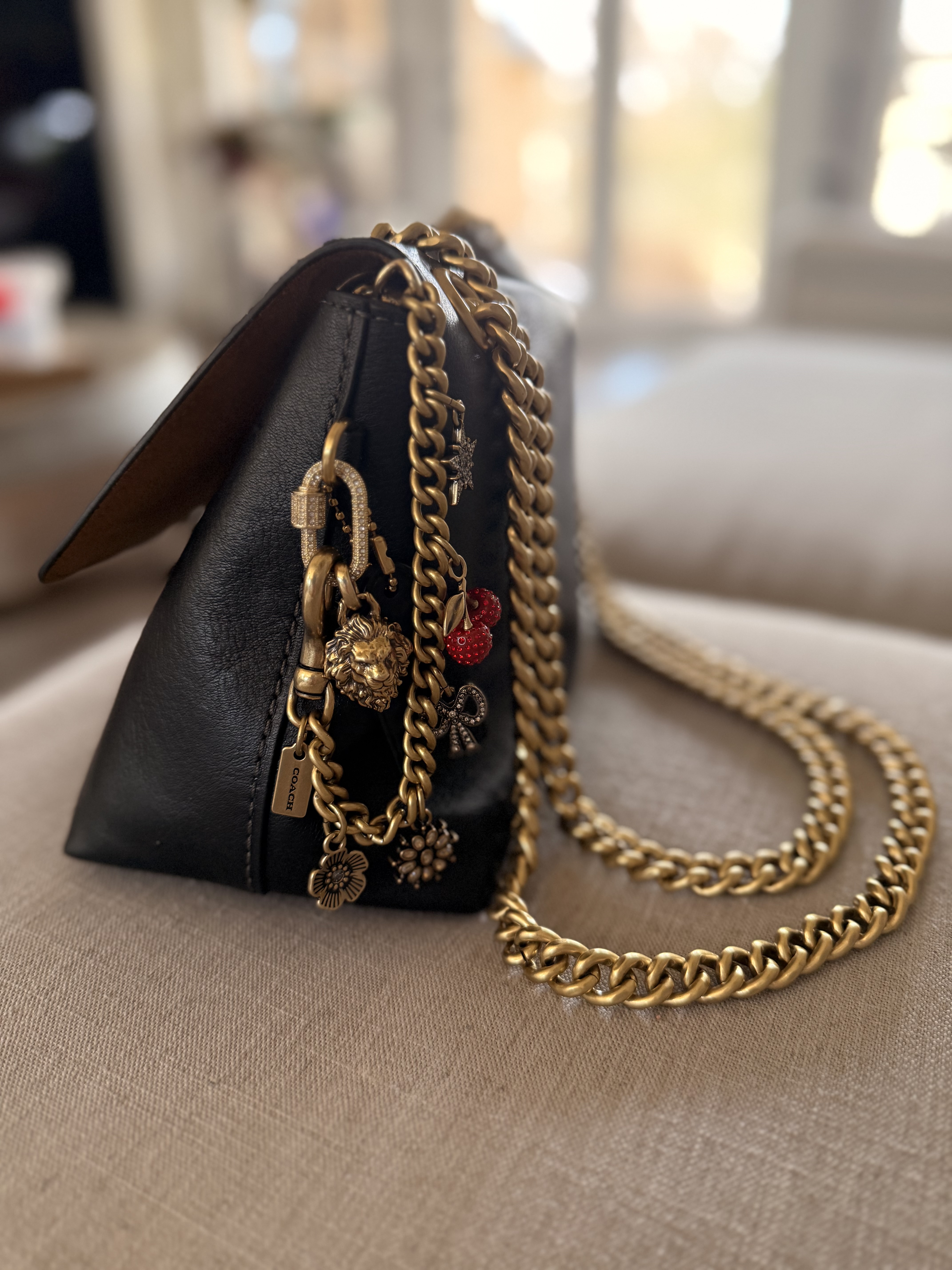 ch!iii  ⭐　Suede Chain Shoulder Mina Large Suede Chain Shoulder Bag in PALE OCEAN - Sale | Michael