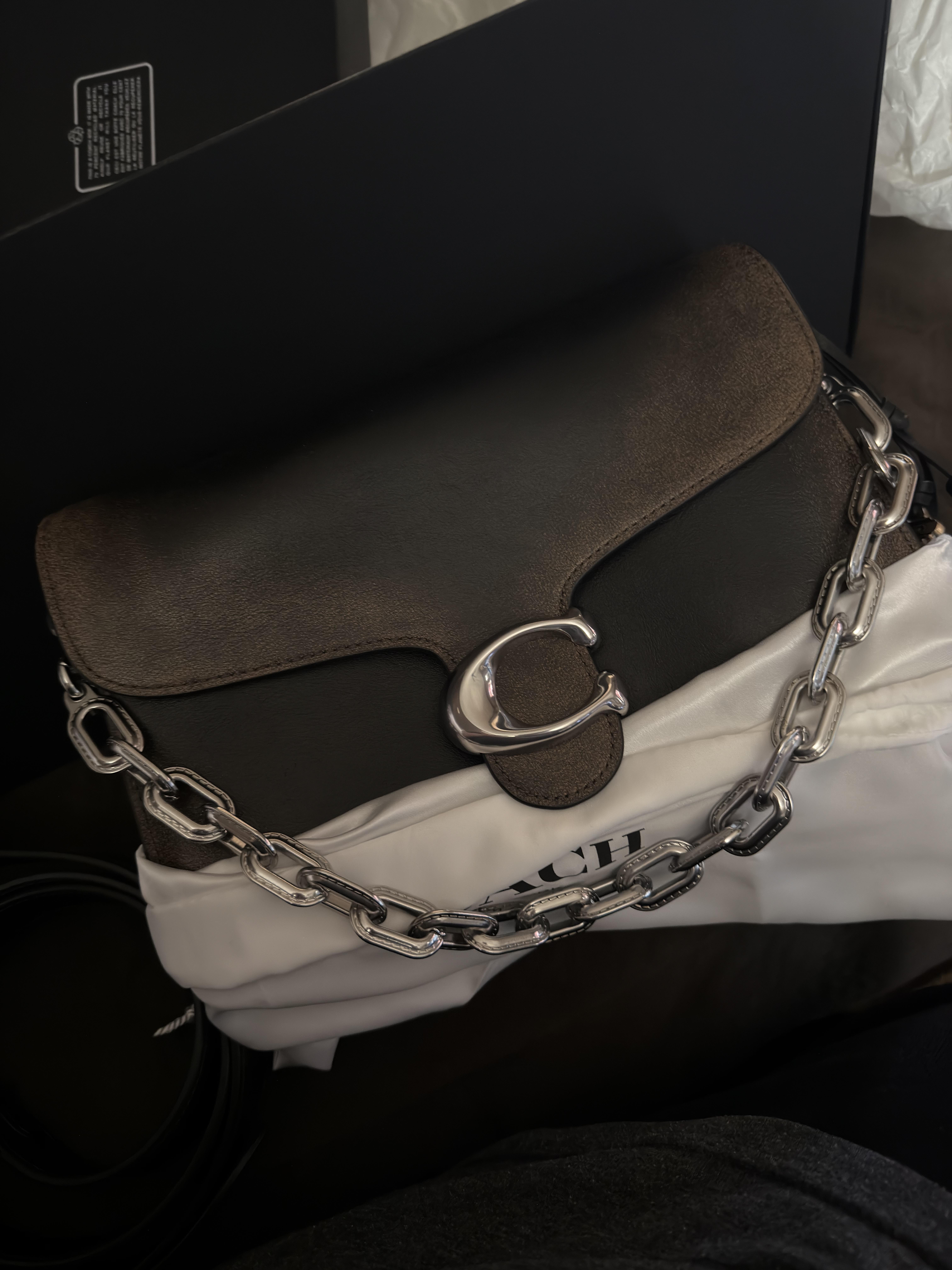 ch!iii  ⭐　Suede Chain Shoulder Chelsea Shoulder Bag 30 With Chain | Bags | Coach | COACH®
