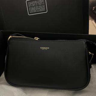 Plaza Bag 18 In Signature Canvas | Wristlets | Coach | COACH®