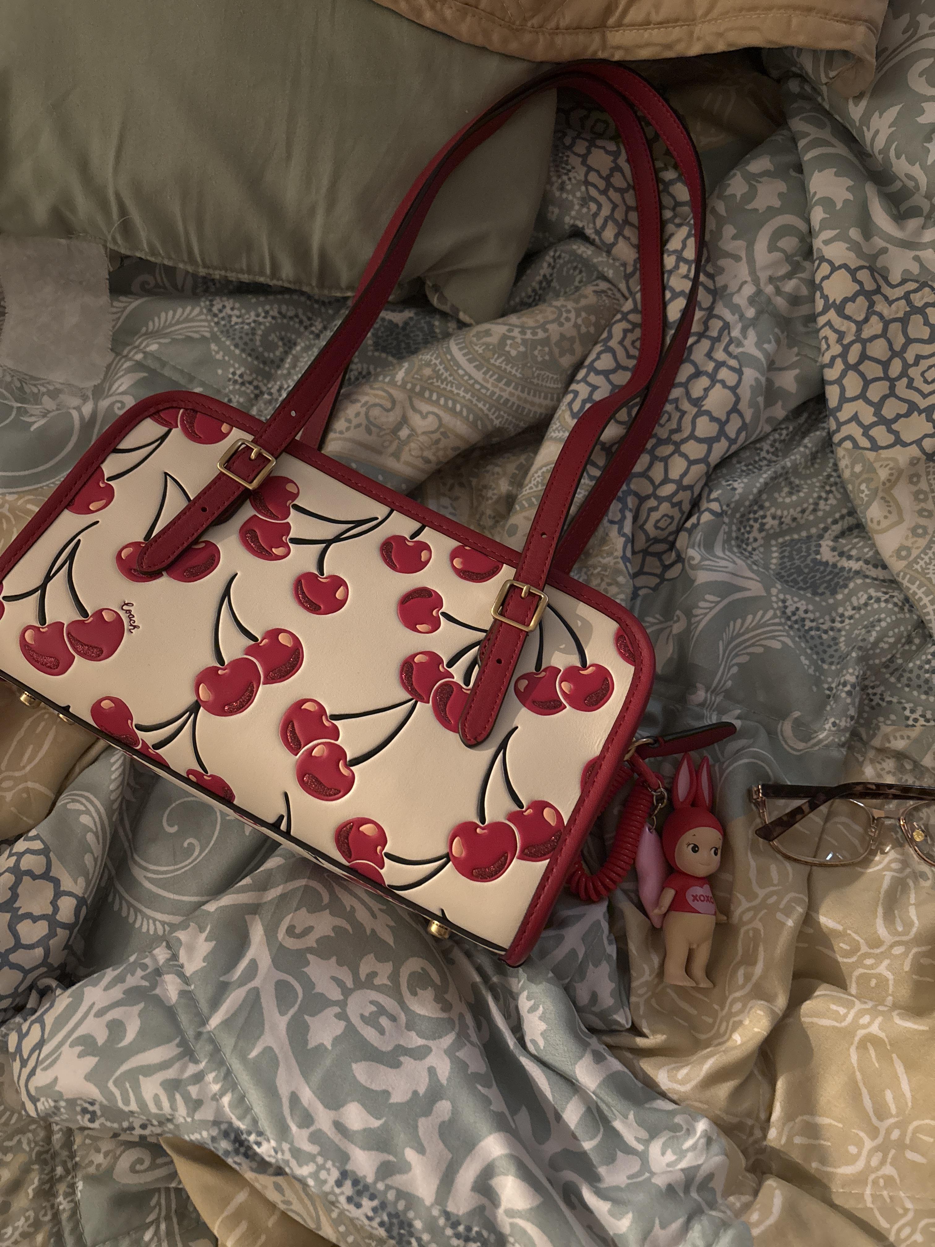 コーチオリジナル【Coach】★Swing Zip Bag With Cherry Print COACH® | Swing Zip Bag With Cherry Print