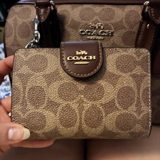 Medium Corner Zip Wallet | Wallets | Coach