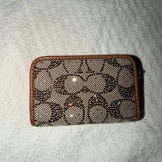 小物 COACH Studded Leather Zip Around Wallet Essential Small Zip Around Wallet With Charms | Wallets | Coach