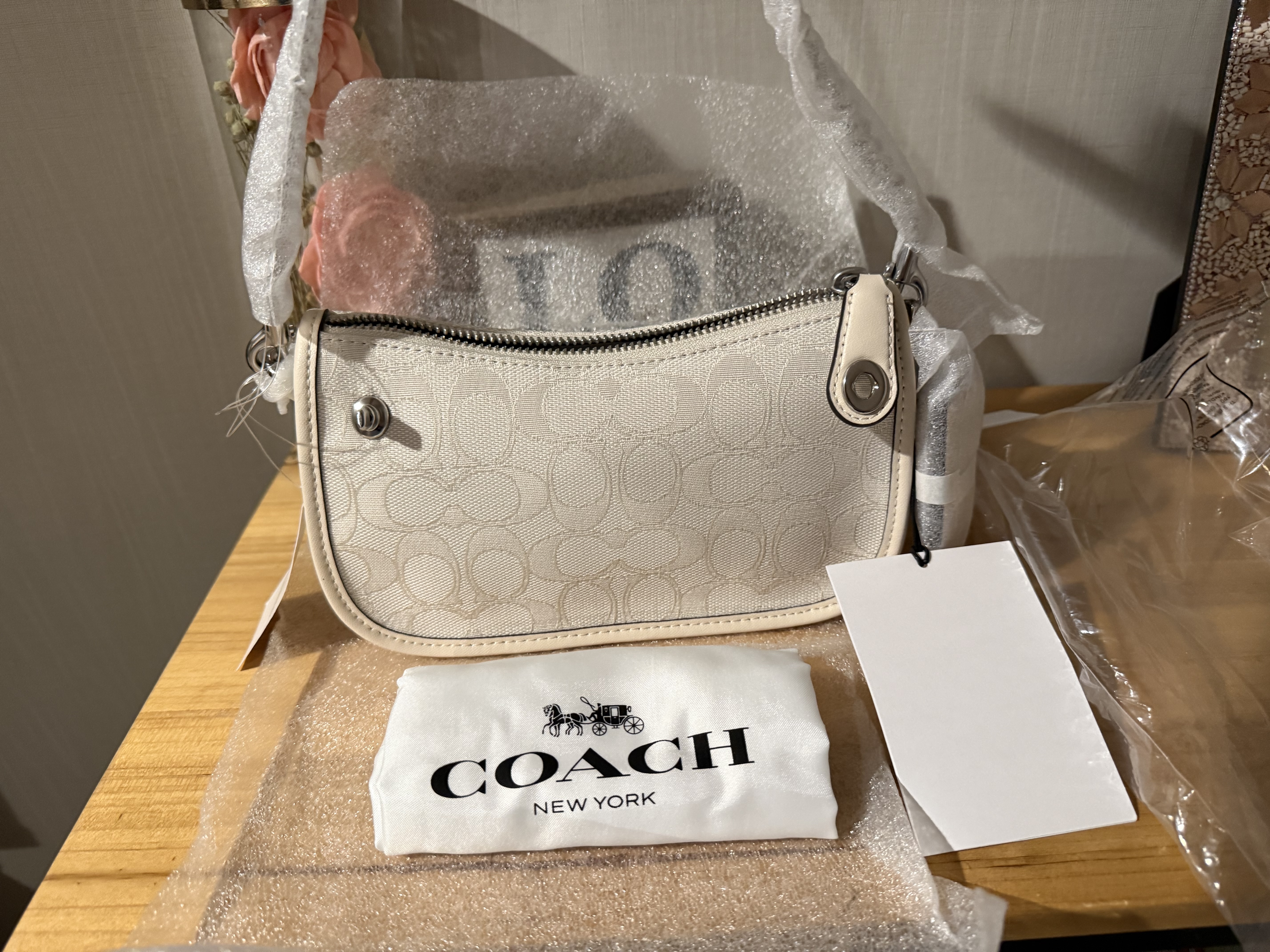Swinger Bag 20 With Chain In Crystal Signature Jacquard | Bags