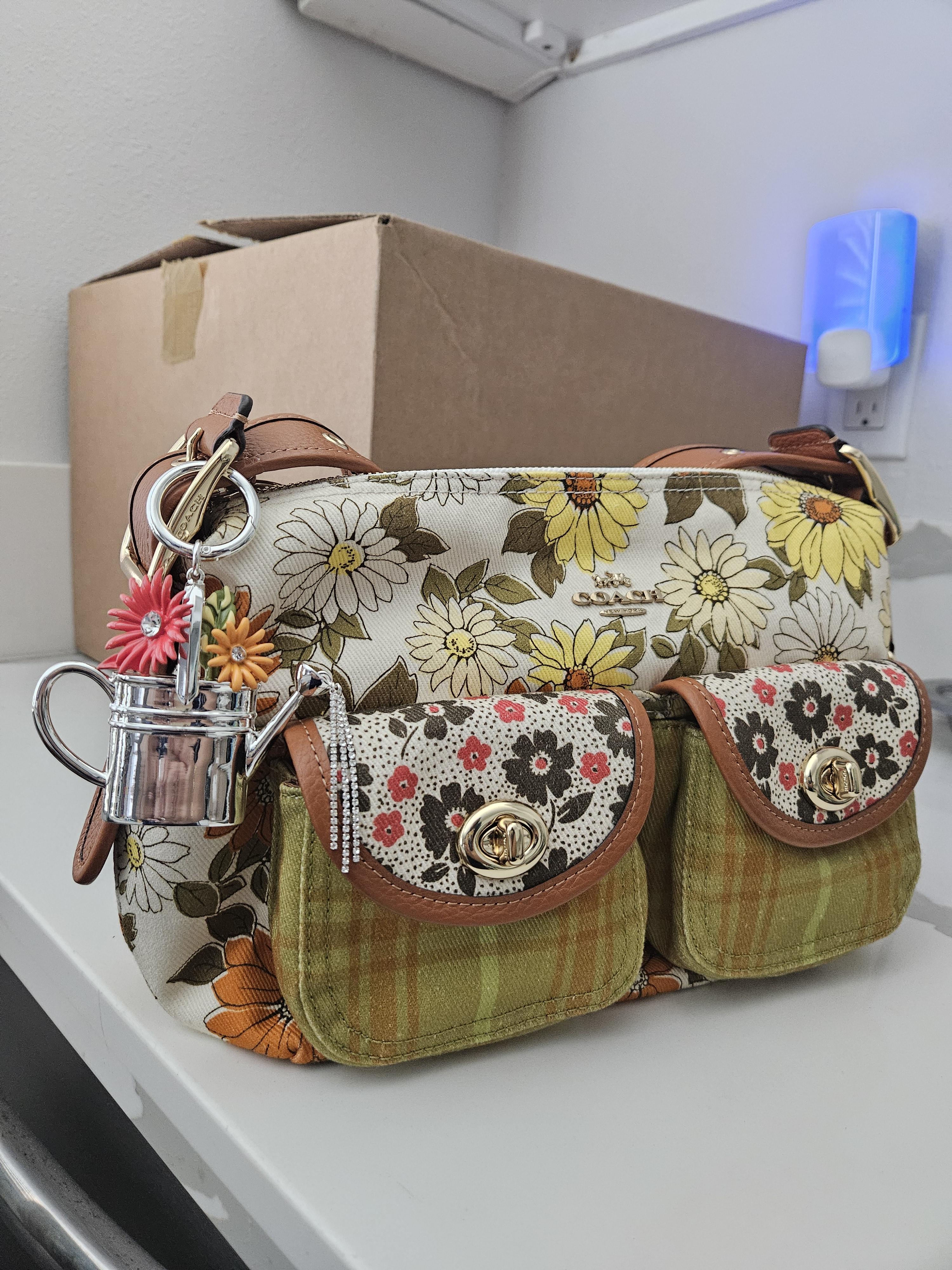 バッグ coach mulch color shoulder bag flower Cargo Shoulder Bag With Floral Print | Bags | Coach | COACH®