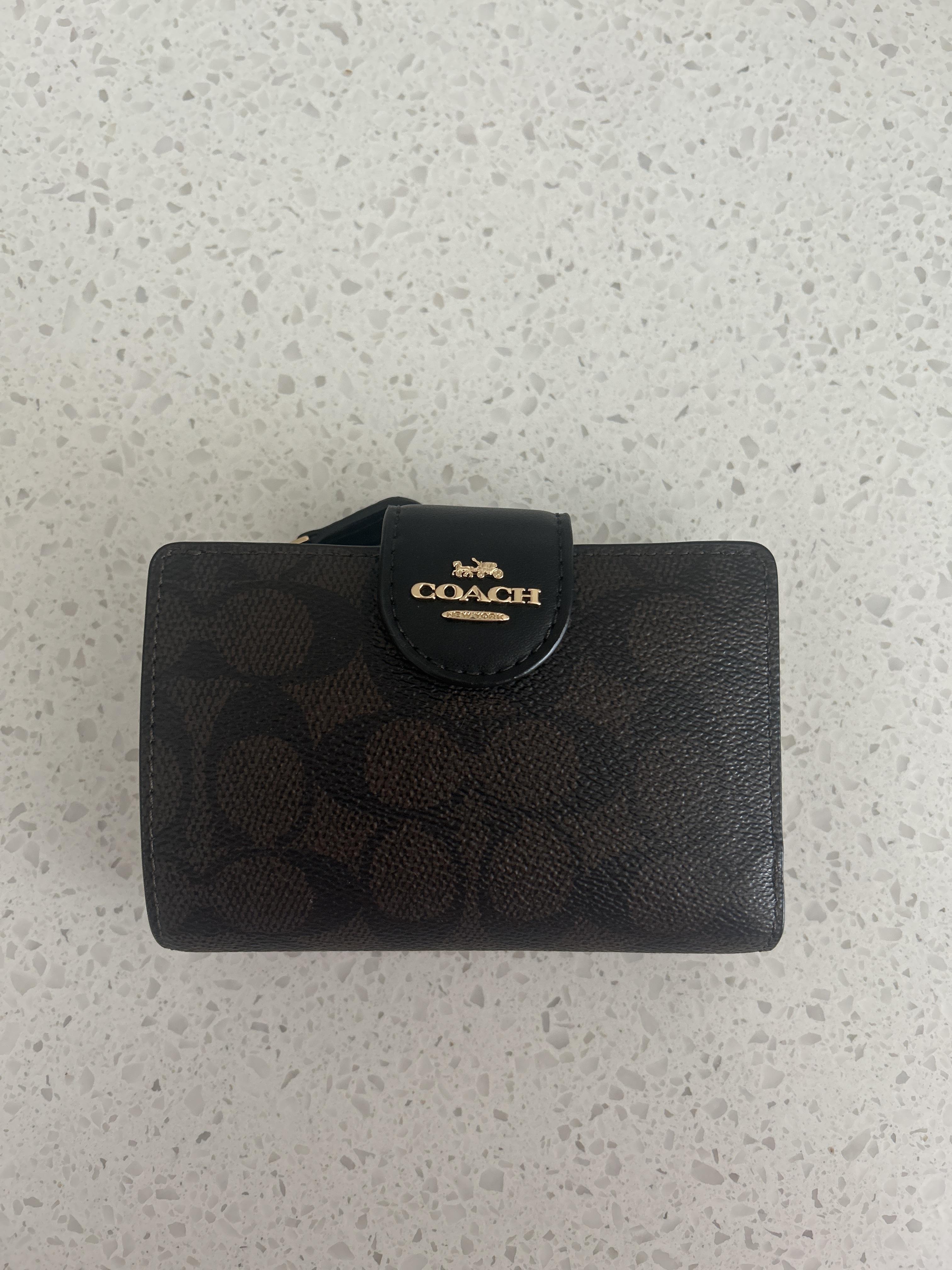 Medium Corner Zip Wallet In Loved Signature Canvas | Wallets