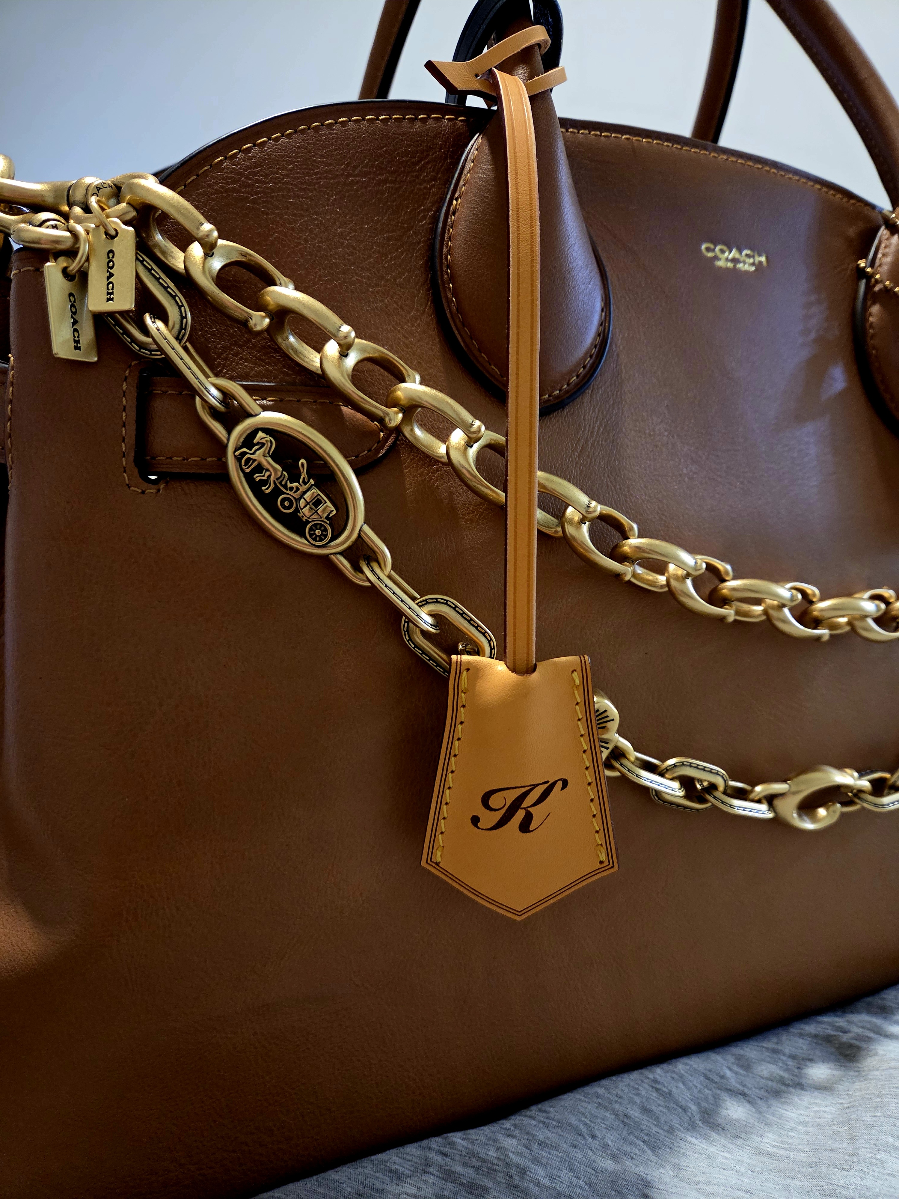 【極美品】Coach Accessory Porch Signature Coach Pouch Bag with Signature Canvas Detail – Club de Mode