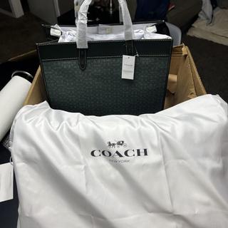 Field Tote Bag 40 With Coach Badge | COACH®