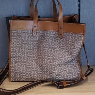 coach バッグ Field Tote Bag 40 With Coach Badge | COACH®
