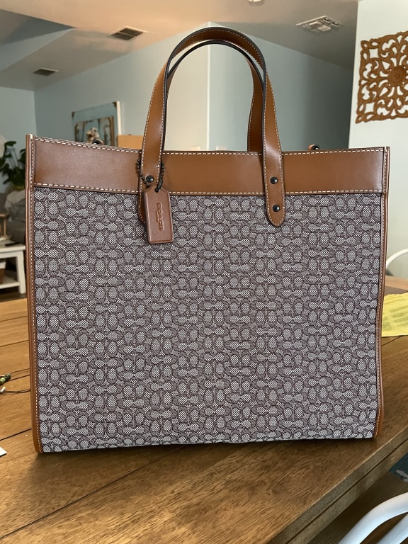 coach バッグ Field Tote Bag 40 With Coach Badge | COACH®