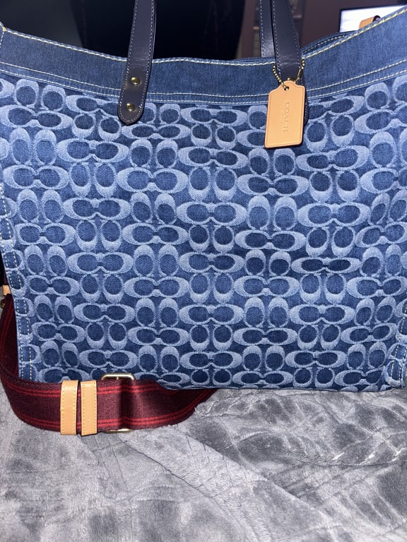 Field Tote Bag 40 With Coach Badge | COACH®