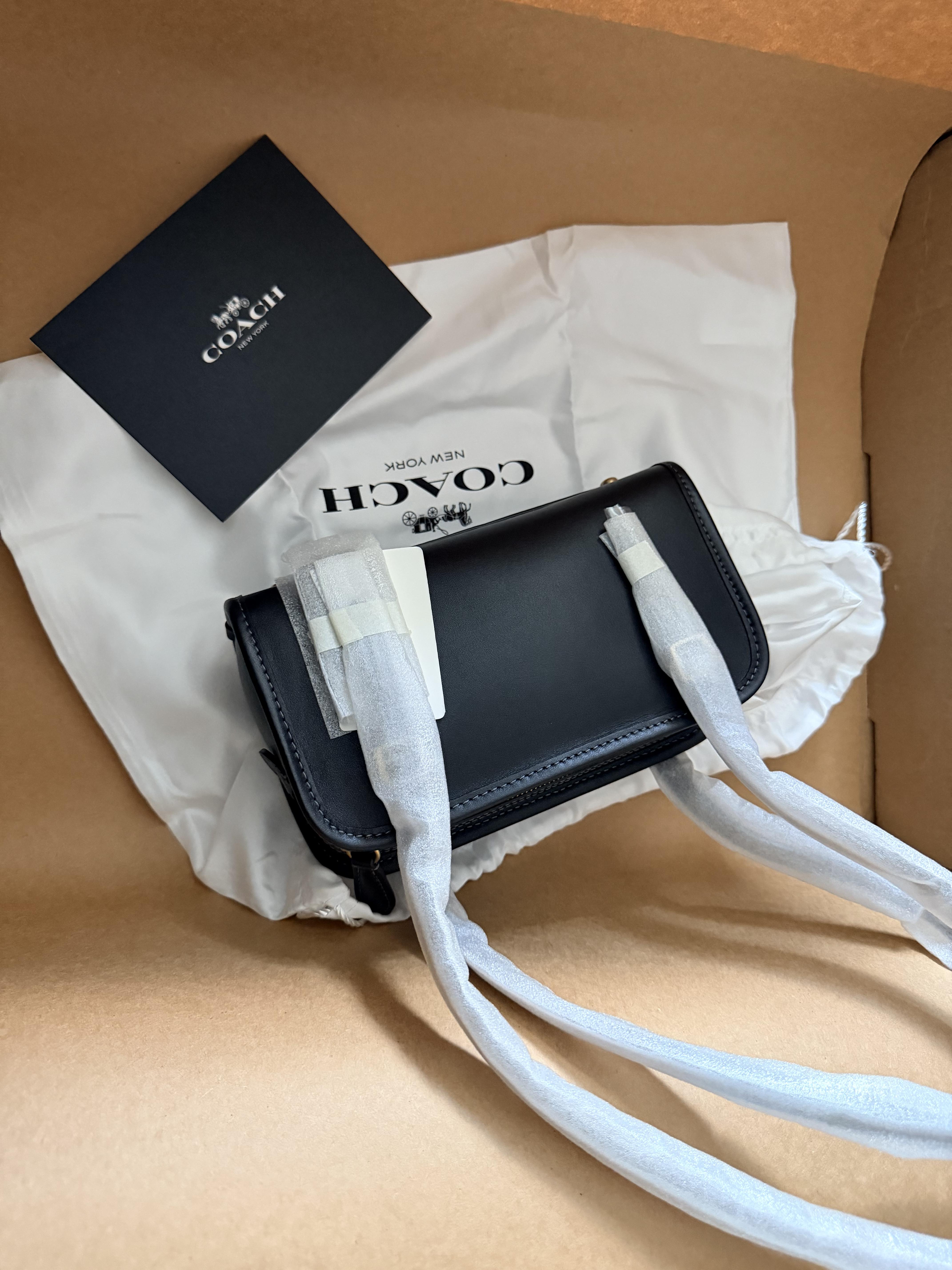 Swing Zip Bag 20 In Crystal Signature Jacquard | Bags | Coach | COACH®