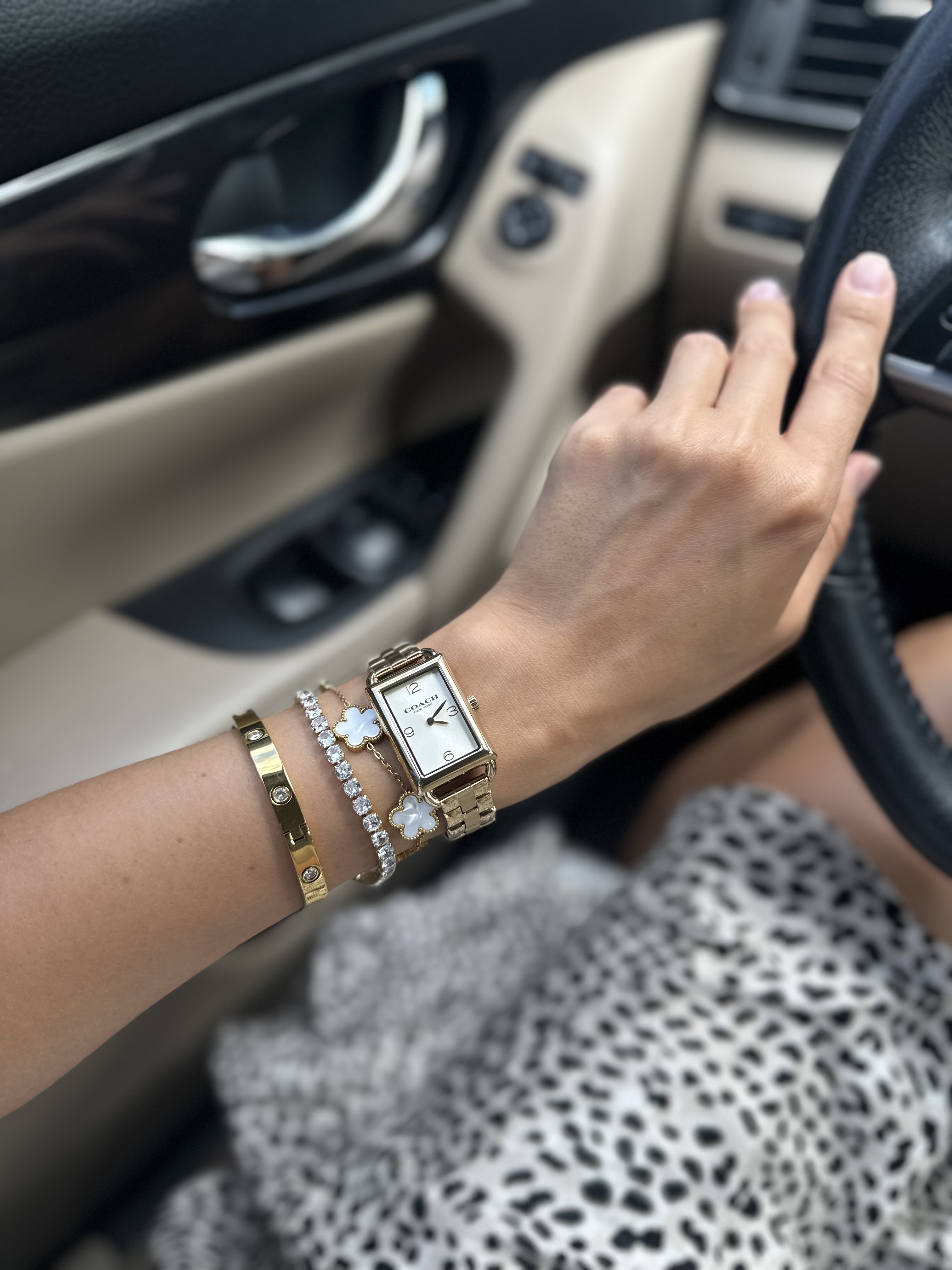 Coach New York Liz Watch, 34 Mm Silver Coach Outlet Liz Watch, 34 Mm main image 2