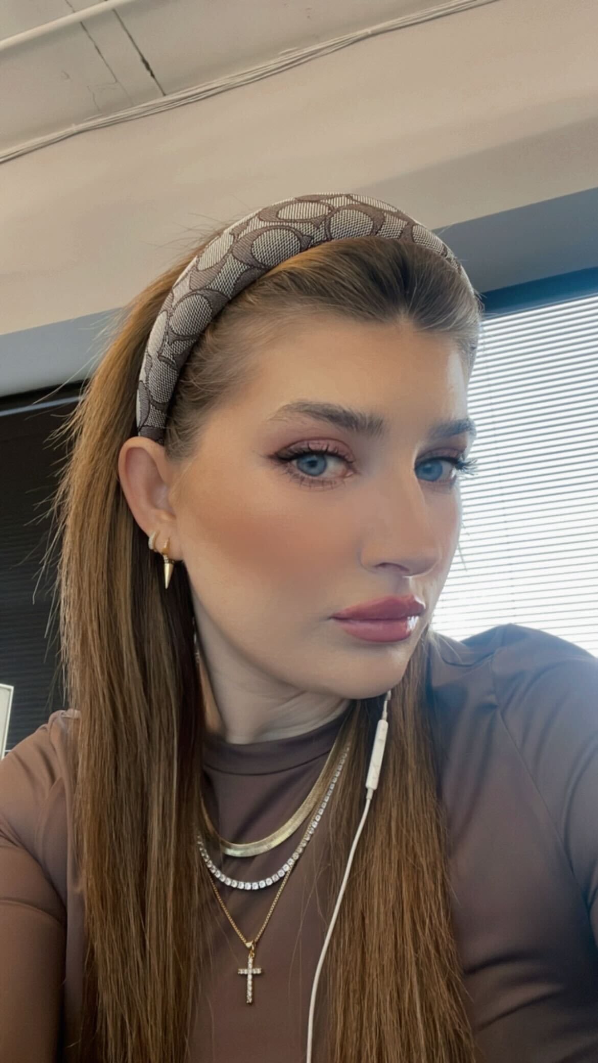 KK COACH ロゴ入りブラウンヘアバンド KK COACH ロゴ入りブラウンヘアバンド KK COACH ロゴ入りブラウンヘア