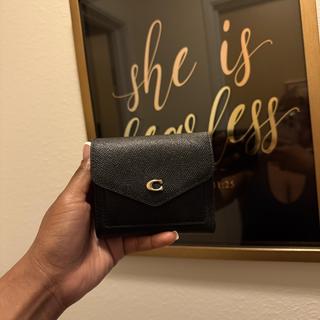Colorblock Coated Canvas Signature Wyn Small Wallet | COACH®