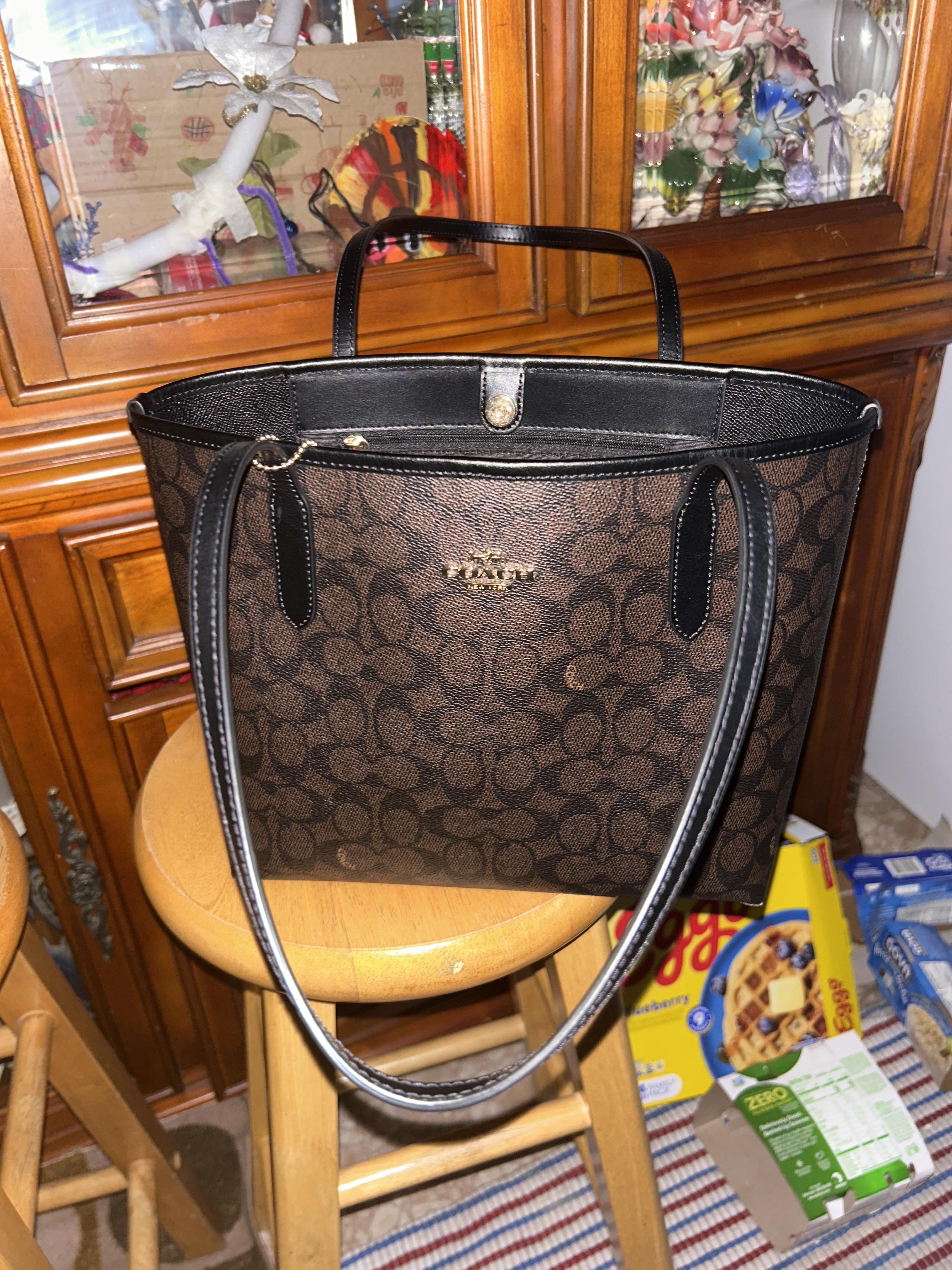 MEDIUM CITY TOTE BAG IN SIGNATURE CANVAS | Bags | Coach | COACH®