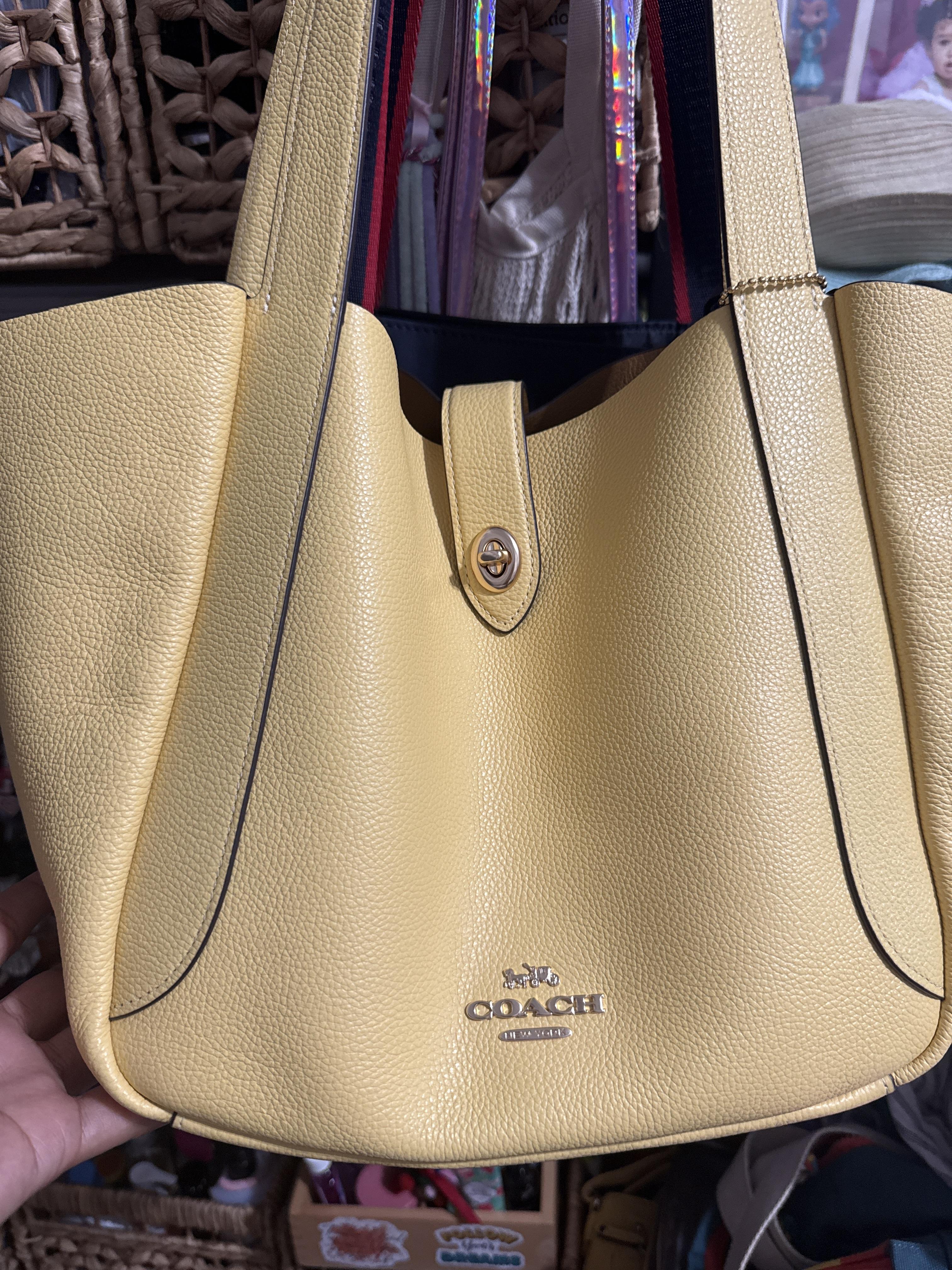 【Coach】Hadley Turnlock Tote Bag ストロー素材 ◆国内発送◆ COACH® Outlet | Hadley Turnlock Tote Bag With Signature Canvas