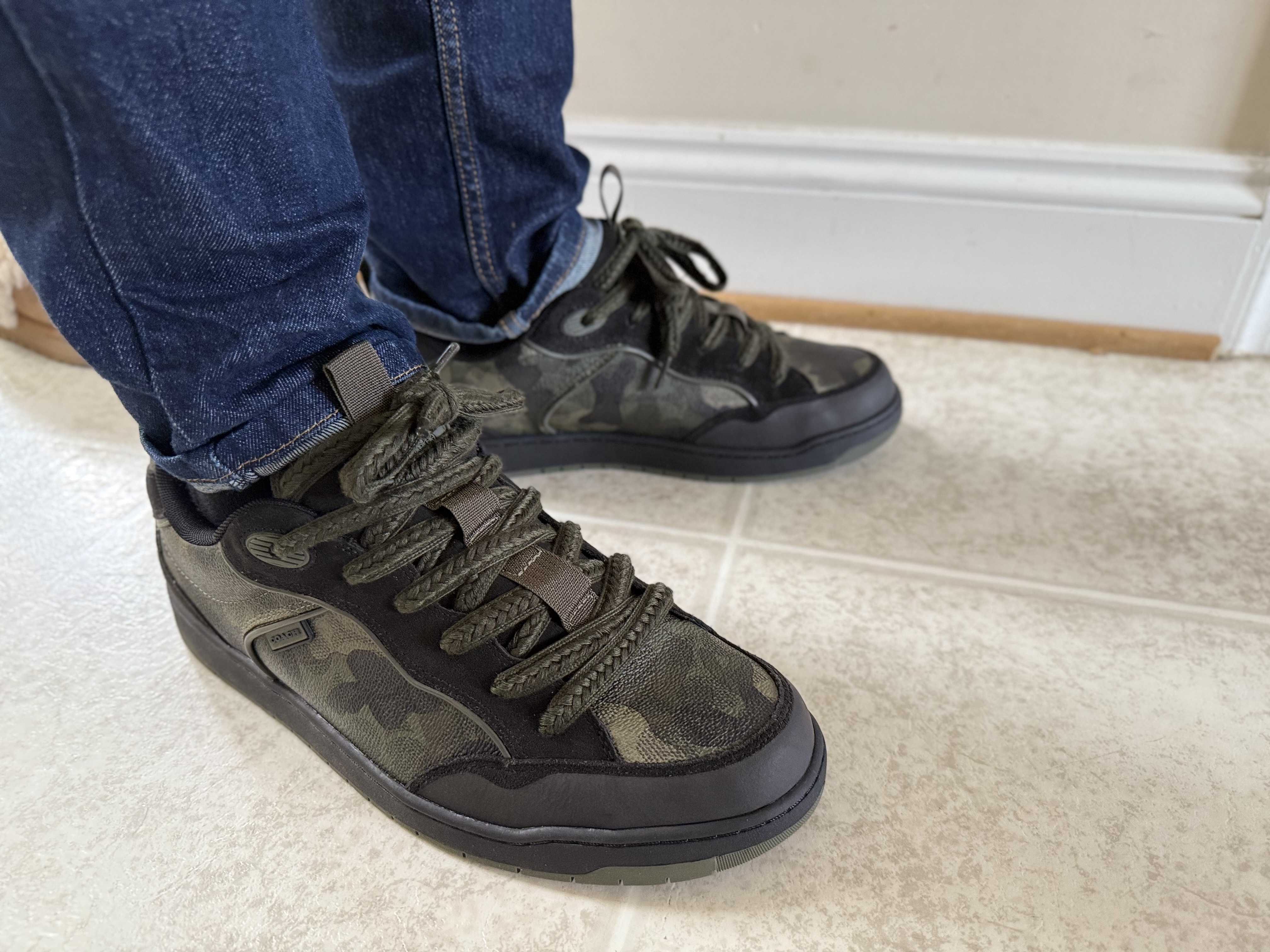 【Coach】 C203 Sneaker In Signature Canvas ◆国内発送◆ COACH® Outlet | C203 Sneaker In Signature Canvas