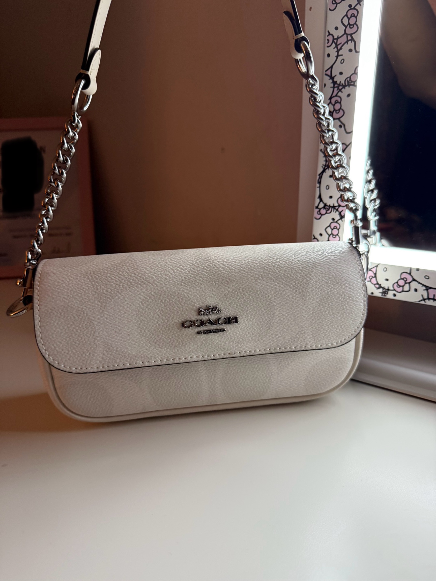 新作コラボ Coach X Peanuts ヘイリー フラップ バッグ CBJ73 COACH® Outlet | Coach X Peanuts Hailey Flap Bag In Signature
