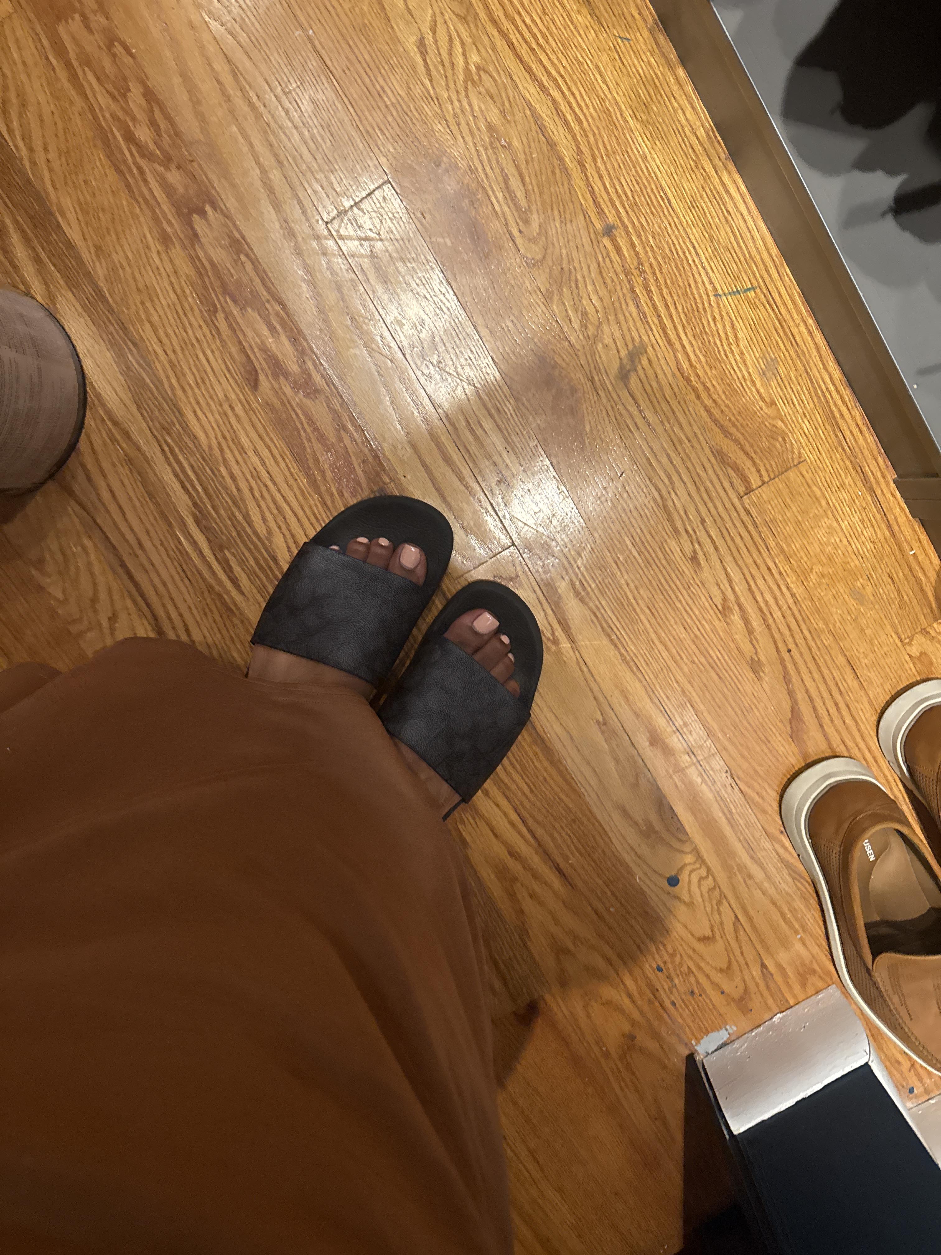 ペブルレザースライド COACH® Outlet | Obi Slide