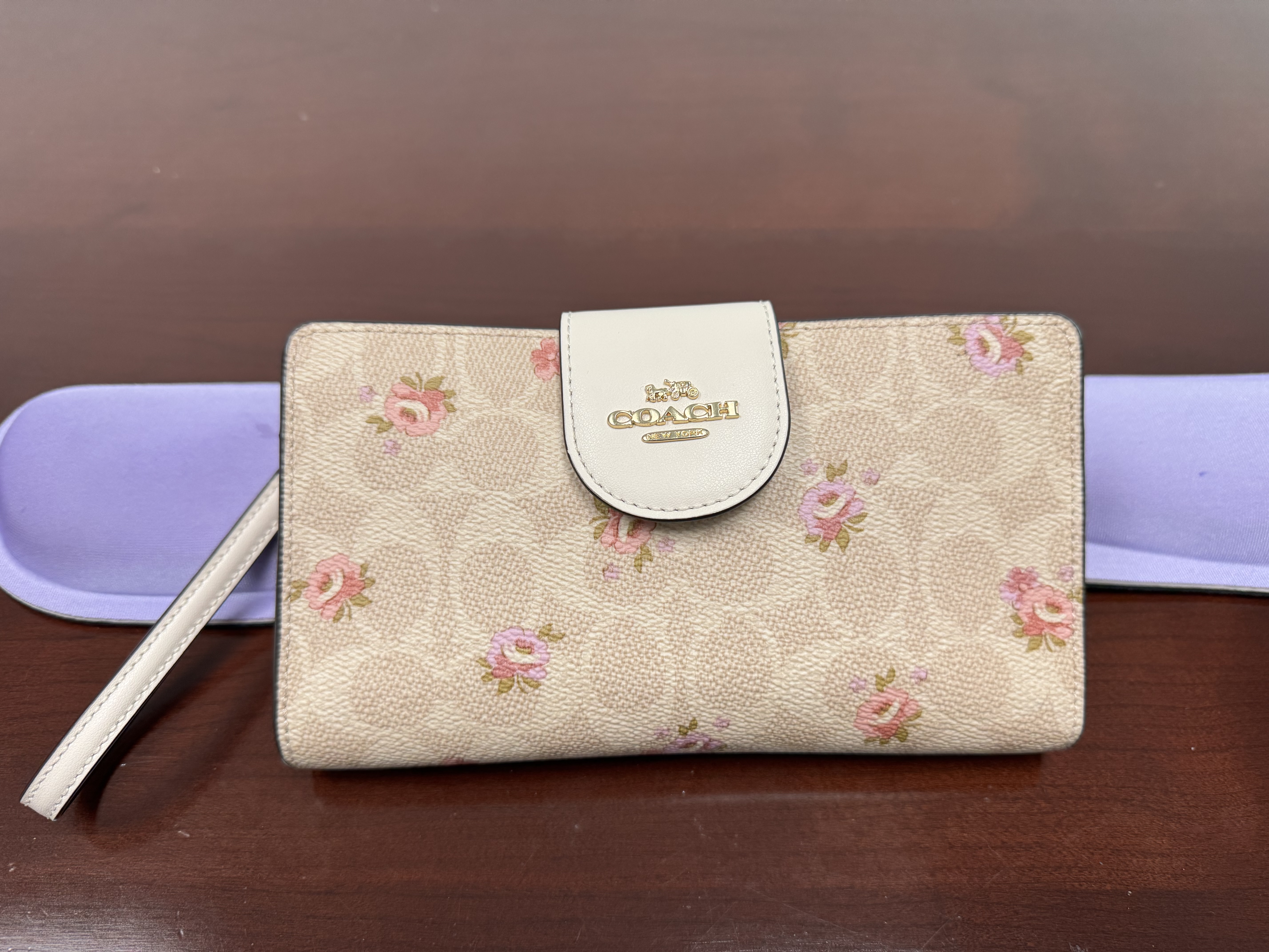 長財布 COACH Phone Wallet In Signature With Floral Print  CAR11 COACH® Outlet | Phone Wallet In Signature Canvas With Floral