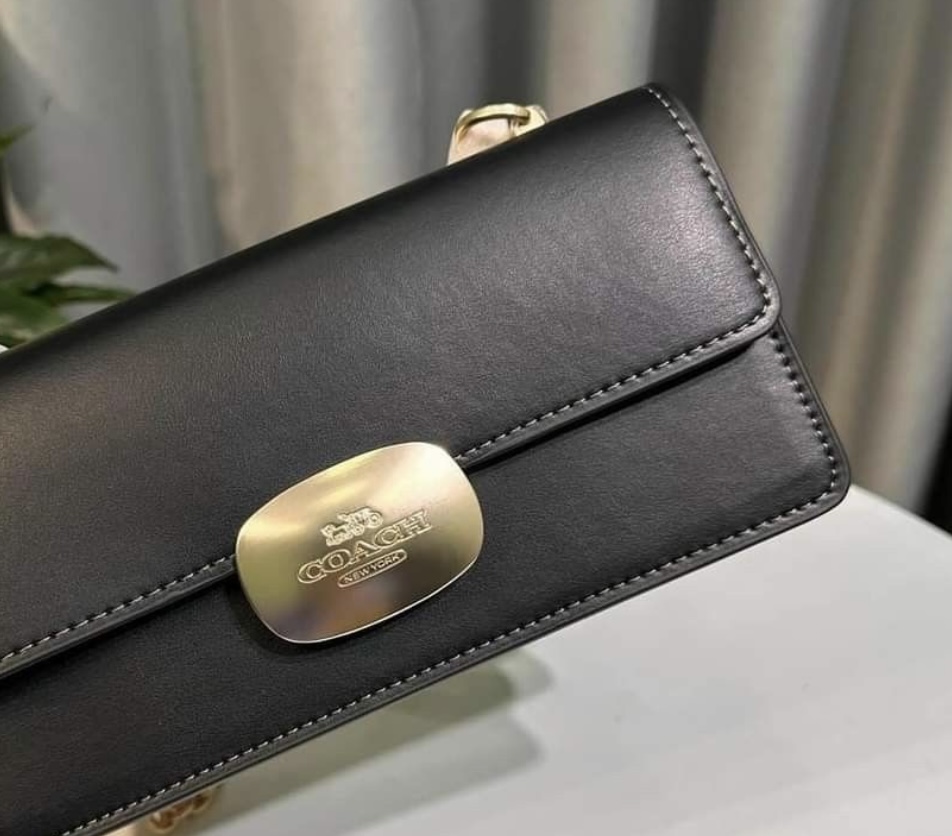 COACH Eliza Small Flap Crossbody ショルダーバッグ CP045 Coach CP045 Eliza Taupe Smooth Leather Small Flap Crossbody