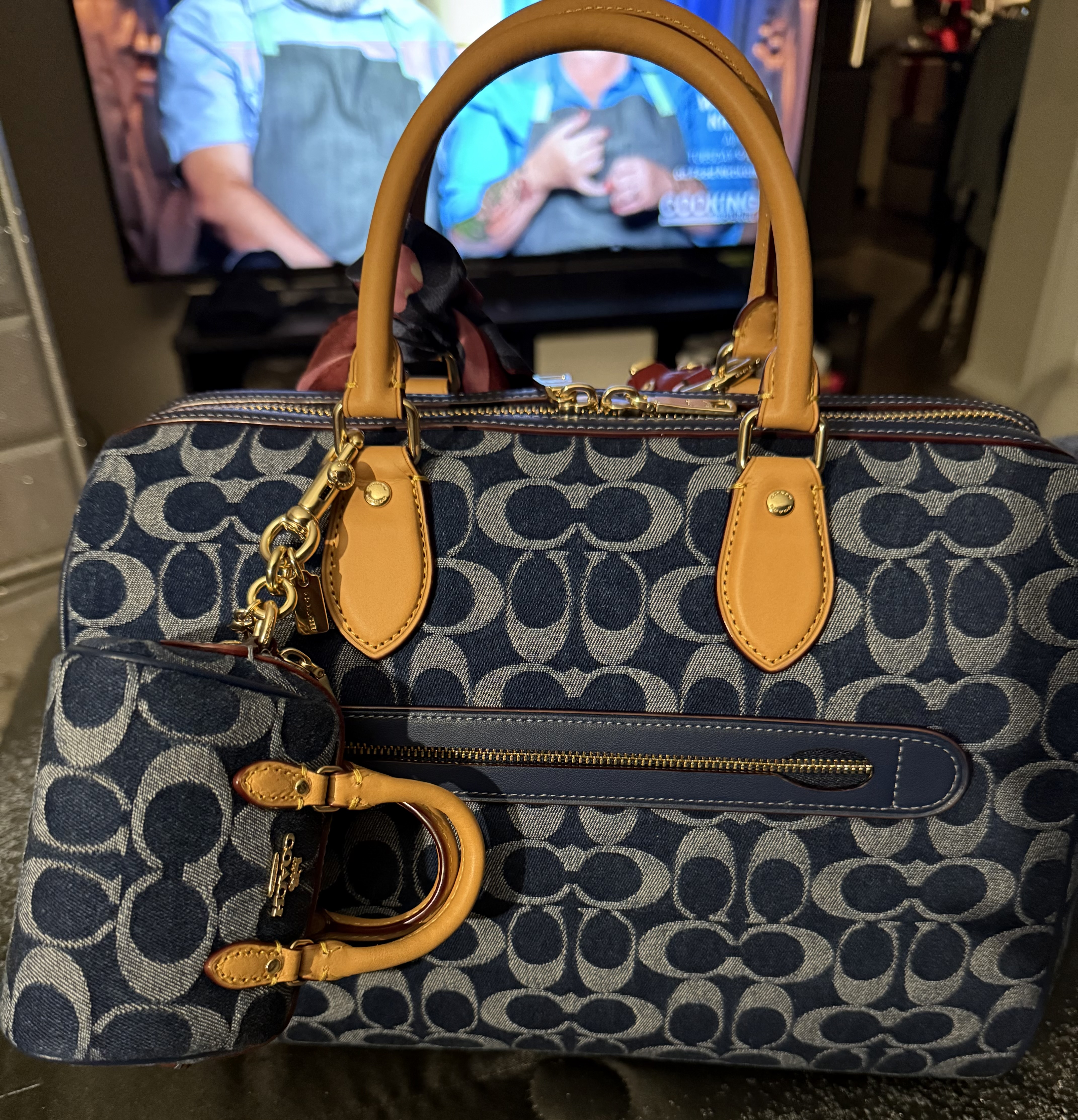 ◆COACH◆ミニローワンバッグチャームデニム COACH® Outlet | Mini Rowan Crossbody Bag In Signature Denim