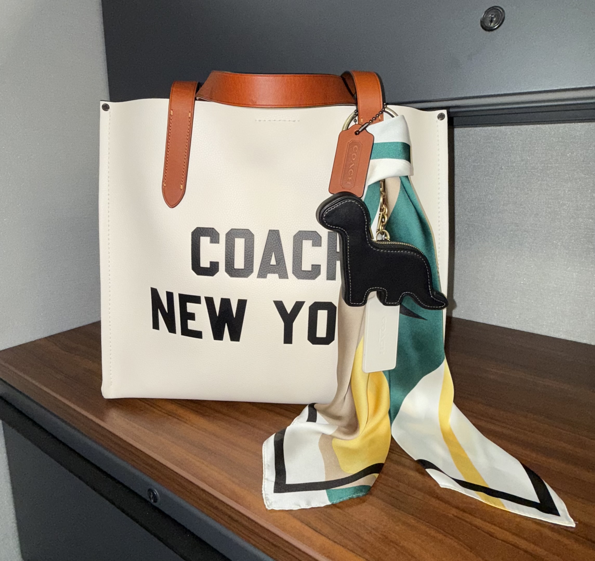 ★COACH★エレガントな演出のための★Relay Tote Bag★バッグ COACH® | Relay Tote Bag With Coach Graphic