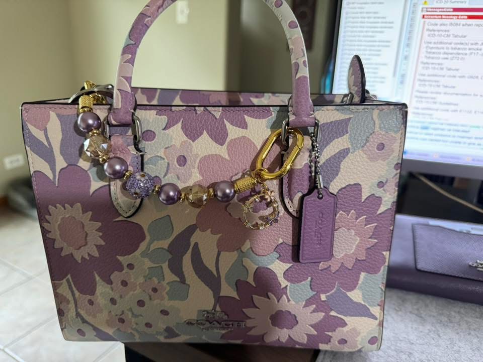【COACH】25'夏新 花柄が華やぐ♪マギー スモール トート CBM08 COACH® Outlet | Maggie Small Tote Bag With Floral Print