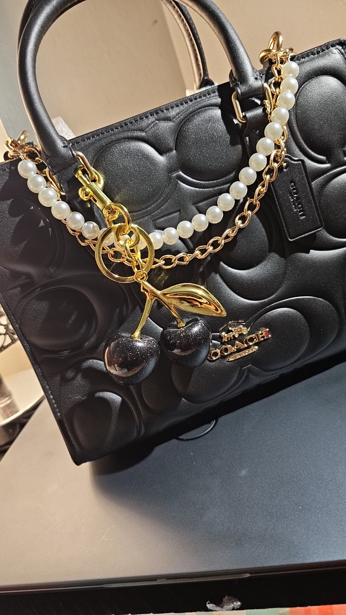 【COACH】Maggie スモール トートバッグ ブラック CY670 COACH® Outlet | Maggie Small Tote Bag In Signature Leather