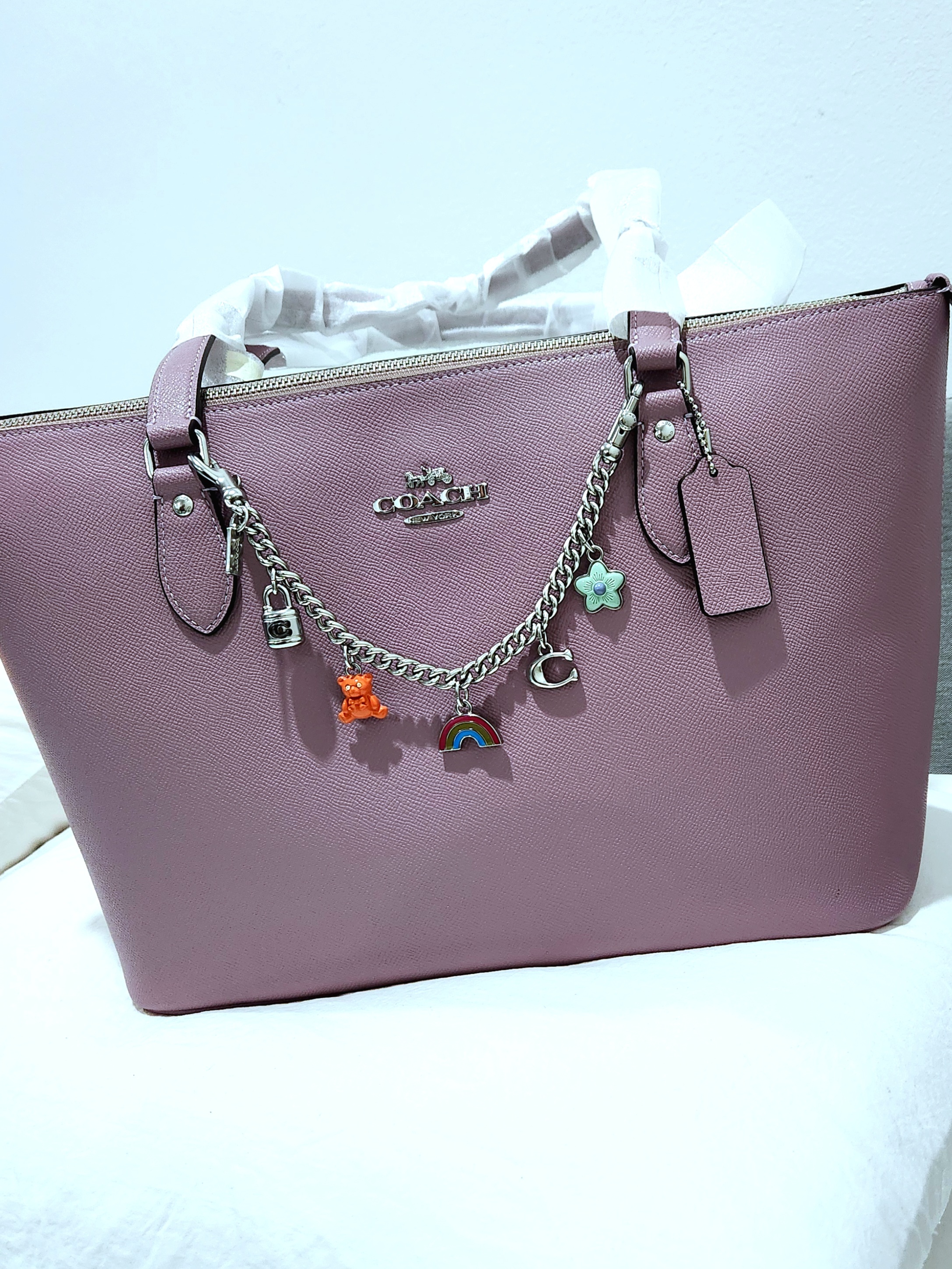 【Coach 】チャーム付きシルバースワガーチェーン CW662 Coach 】チャーム付きシルバースワガーチェーン CW662 (Coach