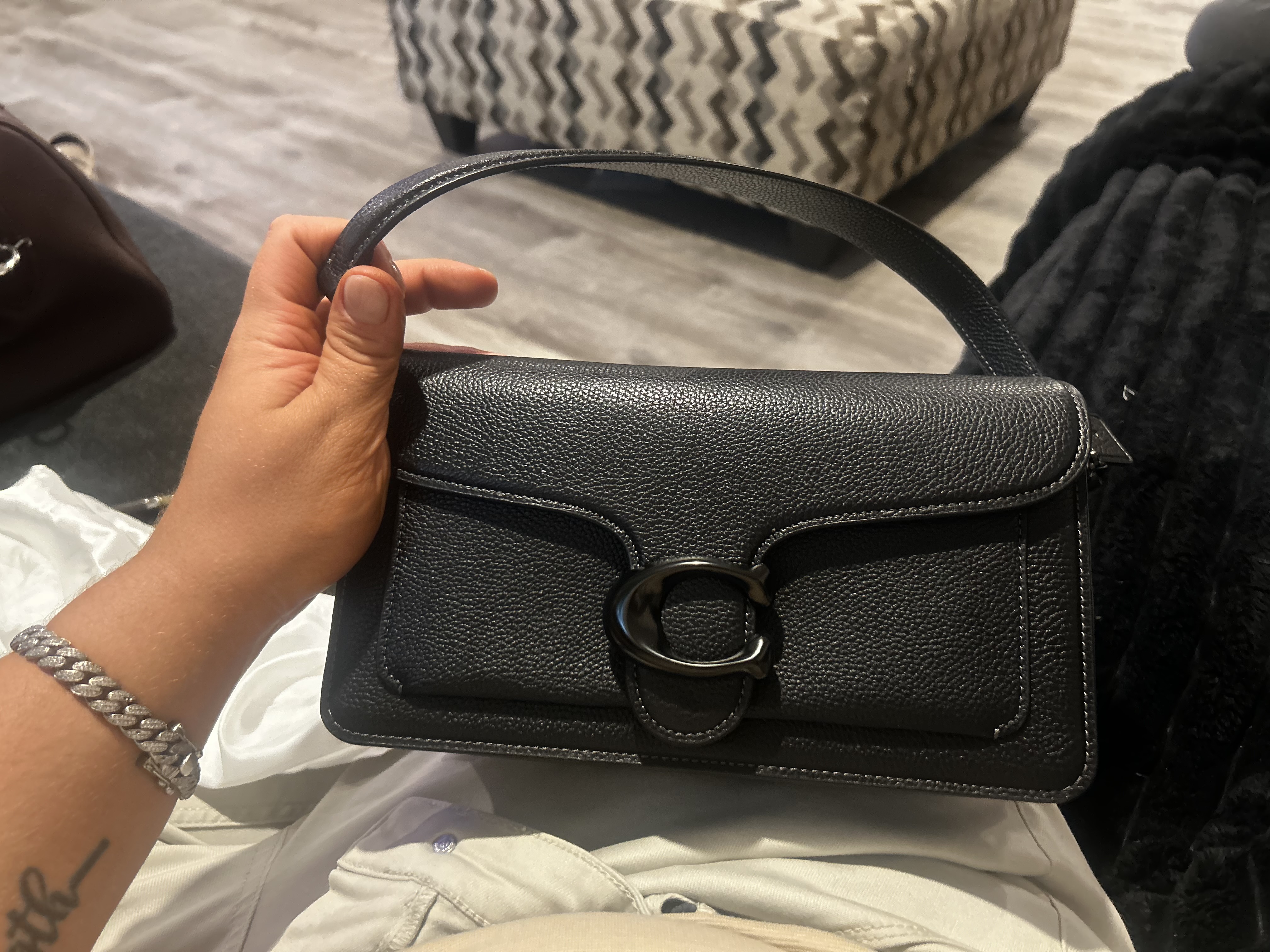 COACH Tabby 26v ロゴ プラーク ショルダーバッグ COACH ショルダーバッグ バッグ タビー ショルダー 26