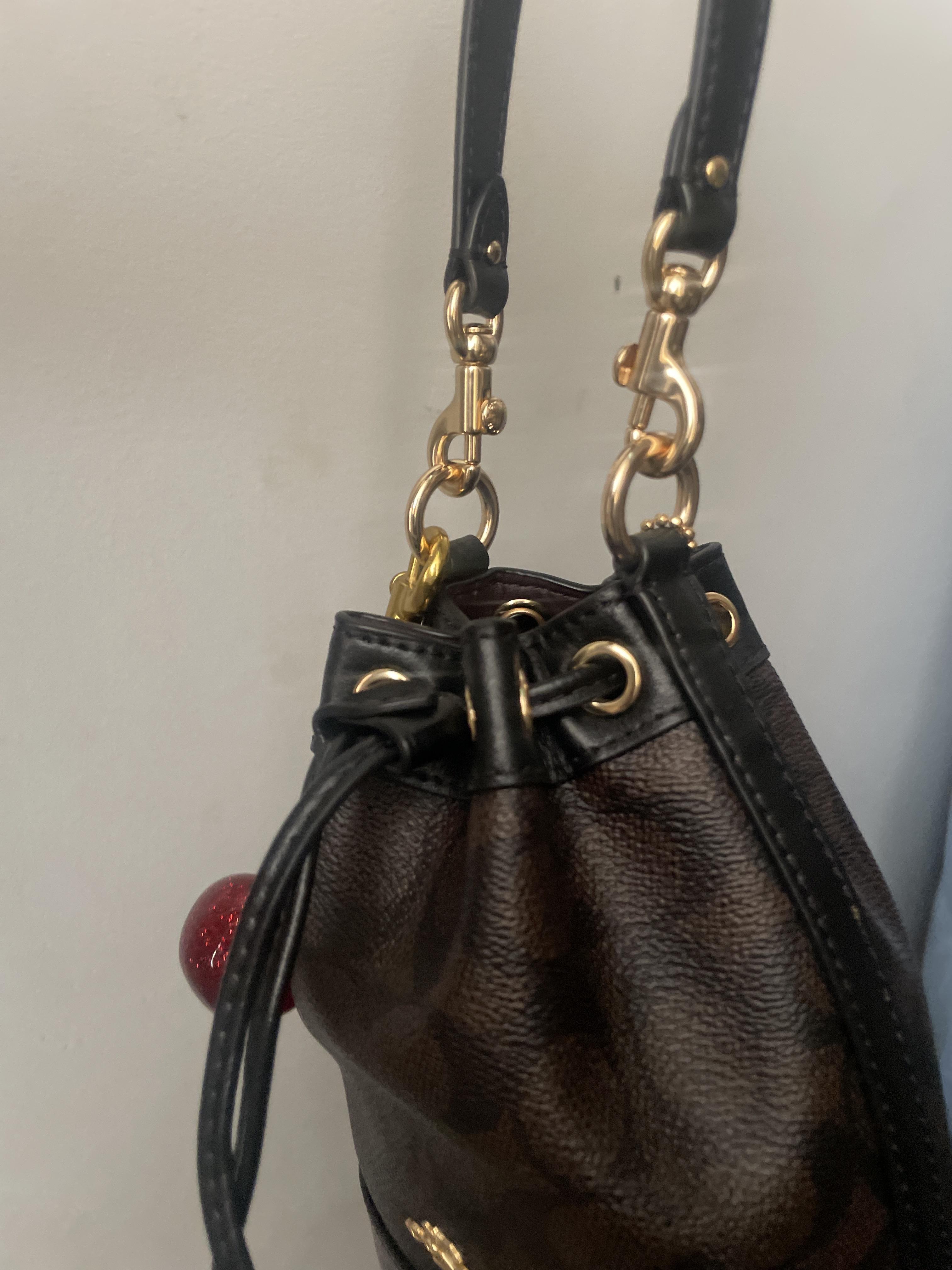 日本未入荷 Coach CAL11 Mini Bucket Bag フルーツ柄 COACH® Outlet | Mini Bucket Bag With Strawberry Print