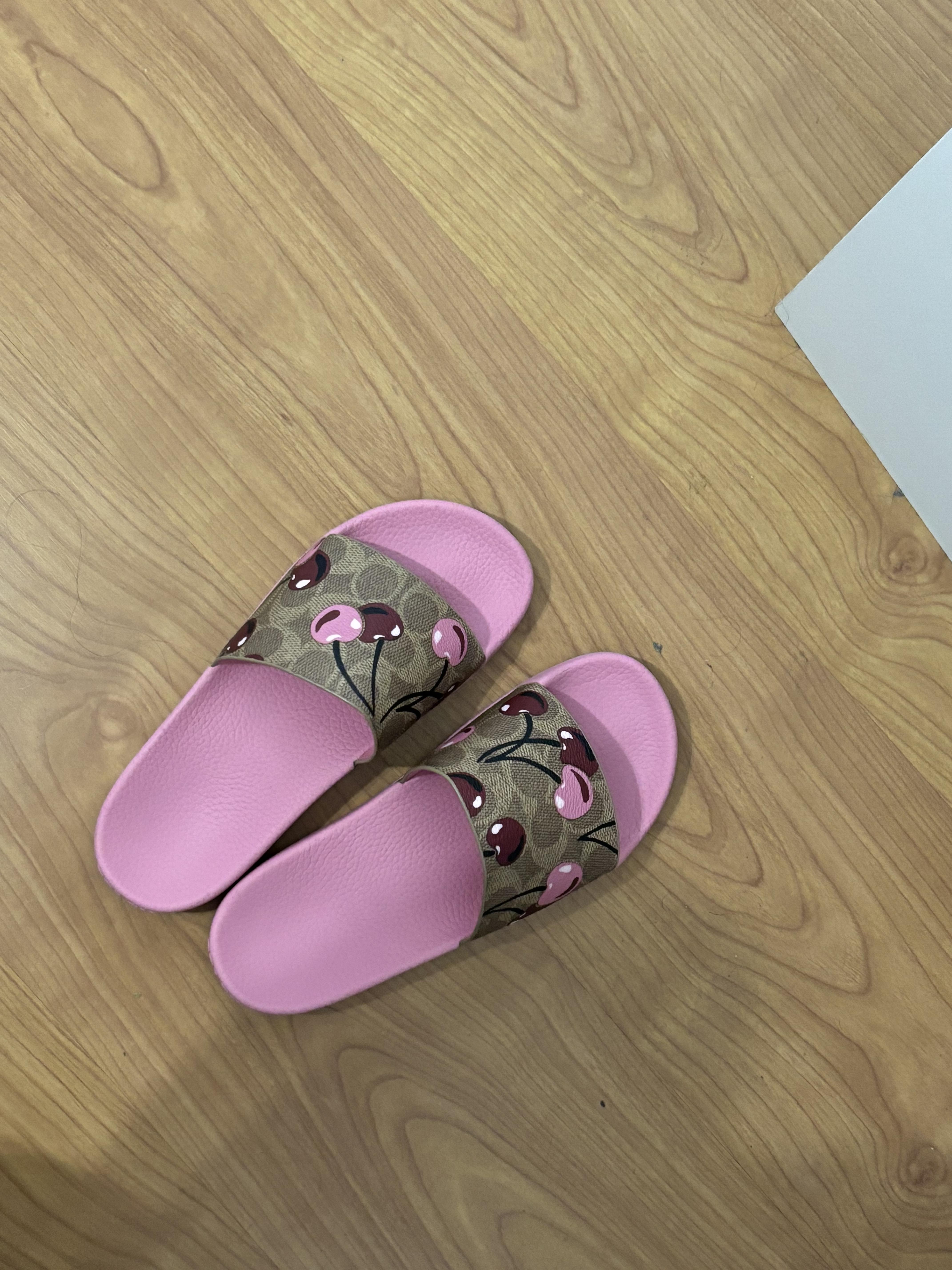 サンダル・ミュール coach Udele Sport Slide With Valentine's Print CQ092 New with box Coach Udele Sport Slide With Valentine's heart