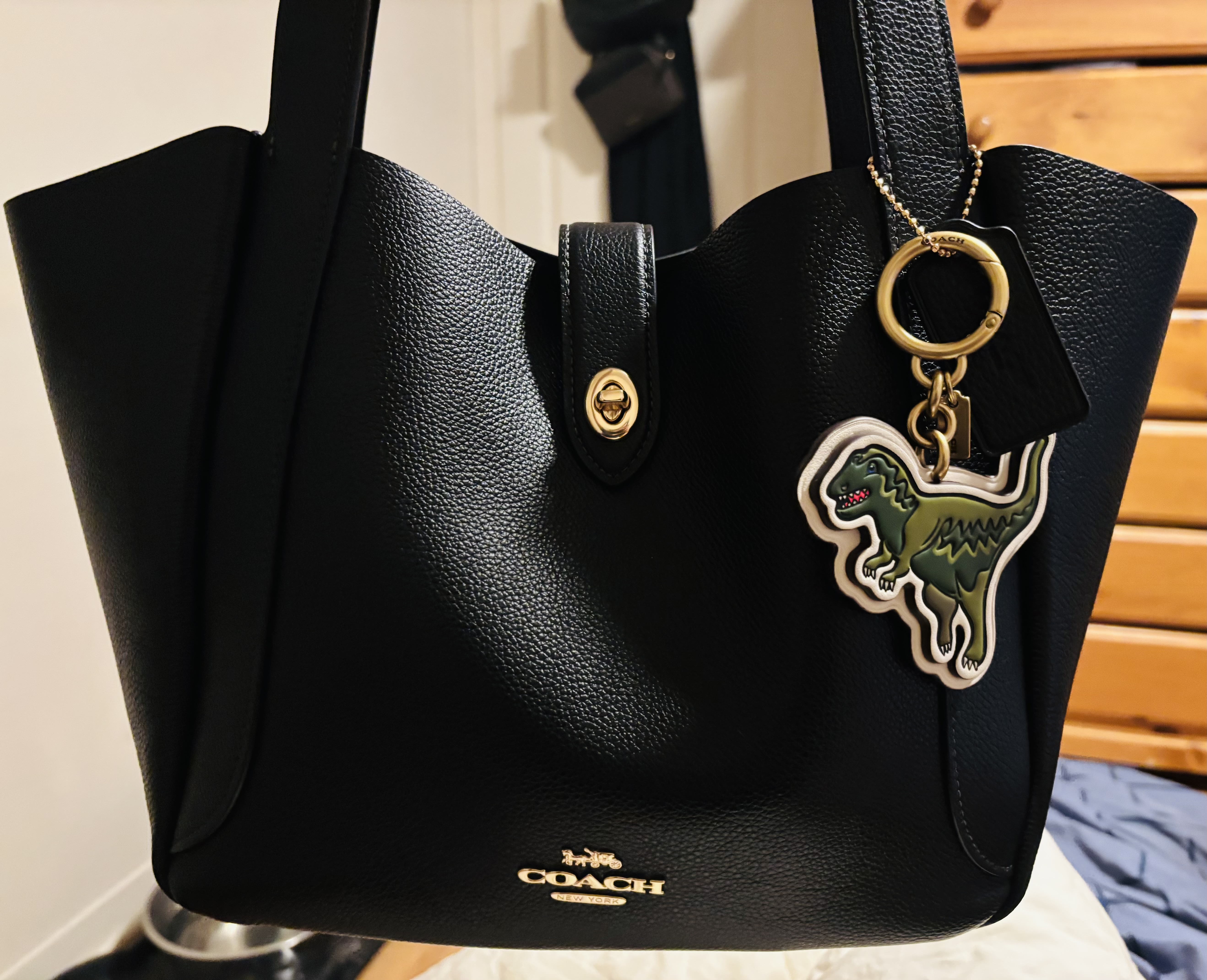 トートバッグ COACH Hadley Turnlock Tote Bag CBG92 COACH® Outlet | Hadley Turnlock Tote Bag