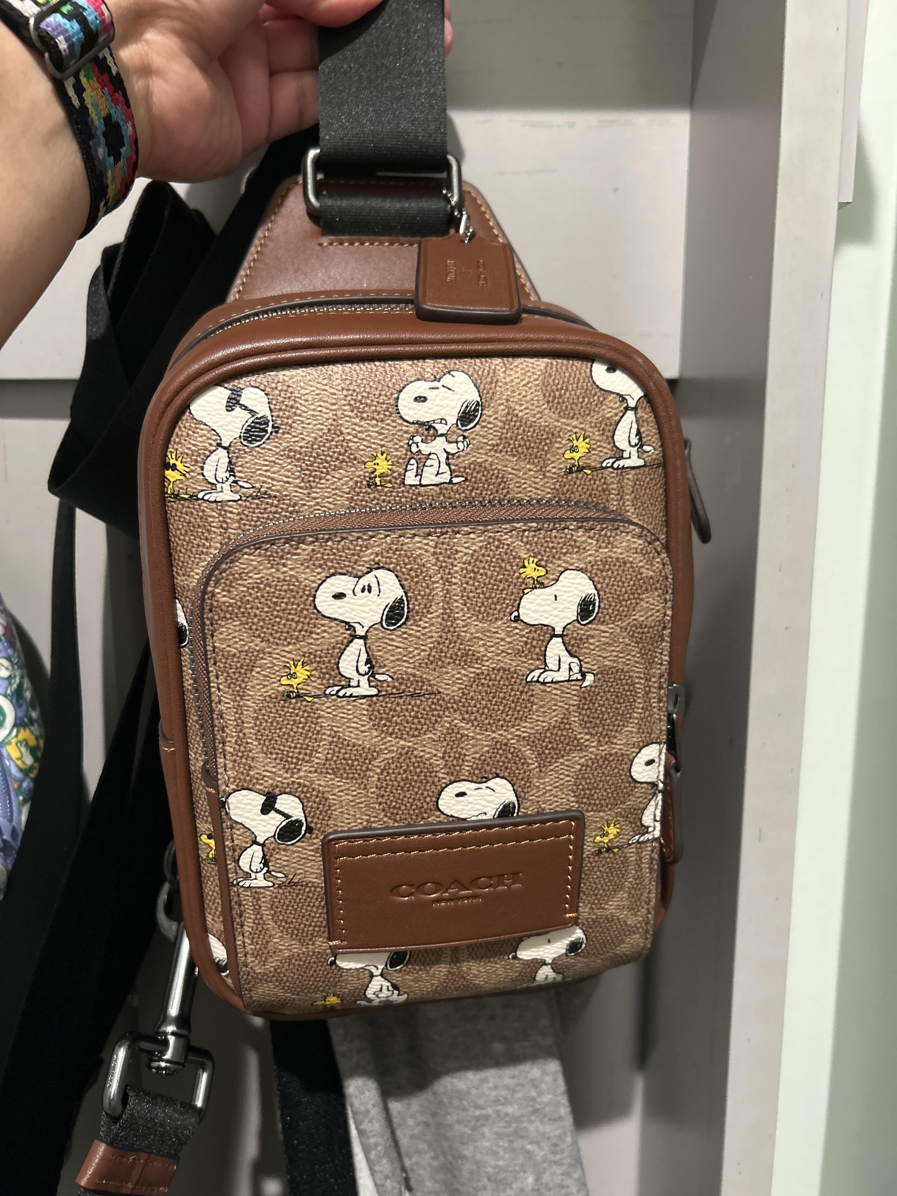 【直営店】coach★X PEANUTS レーサースリングバッグ 鞄 Tan Coach X Peanuts Racer Sling Pack In Signature Canvas With