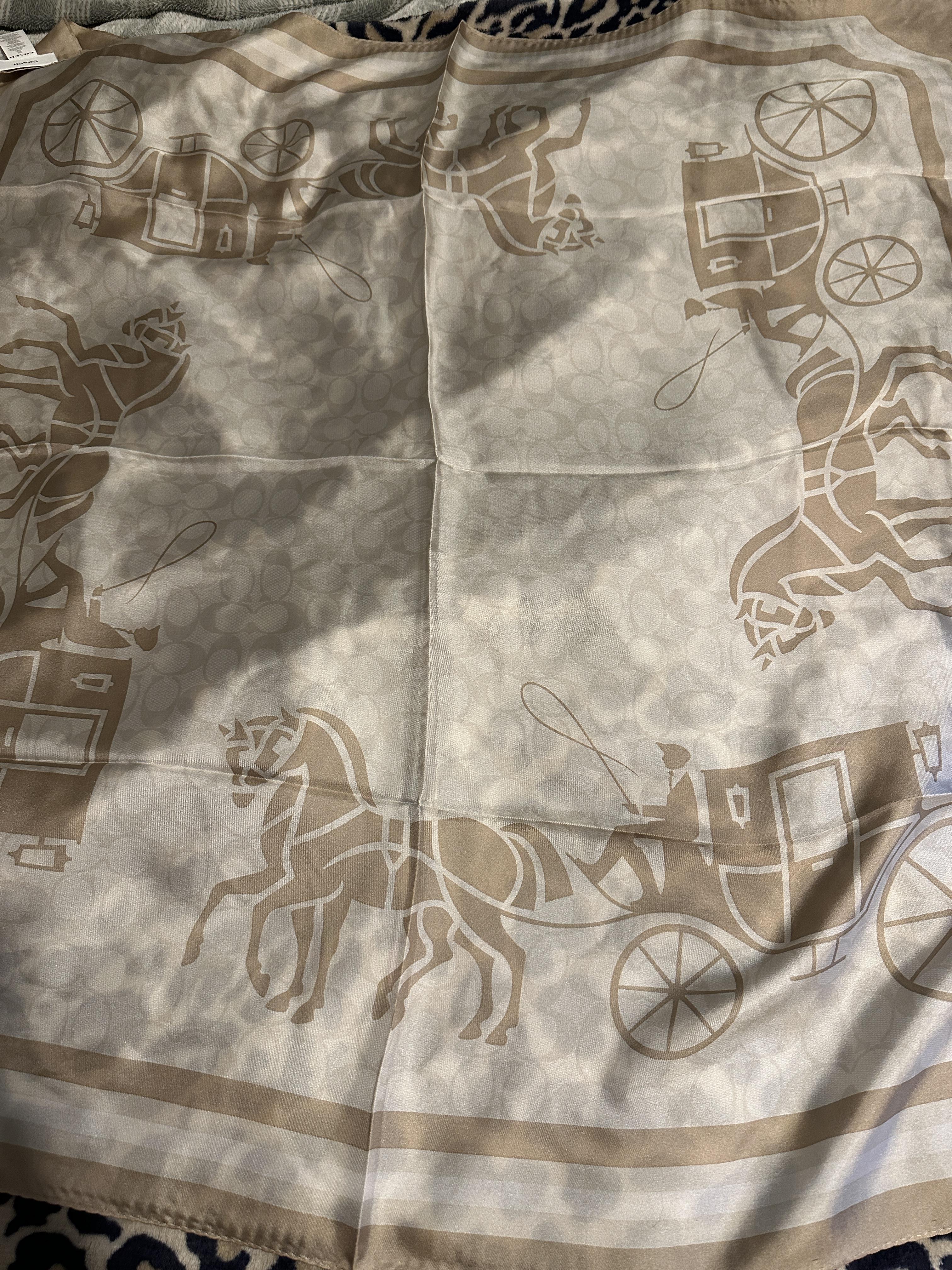 COACH ベージュ マフラー 馬の刺繍付き COACH ベージュ マフラー 馬の刺繍付き COACH ベージュ マフラー