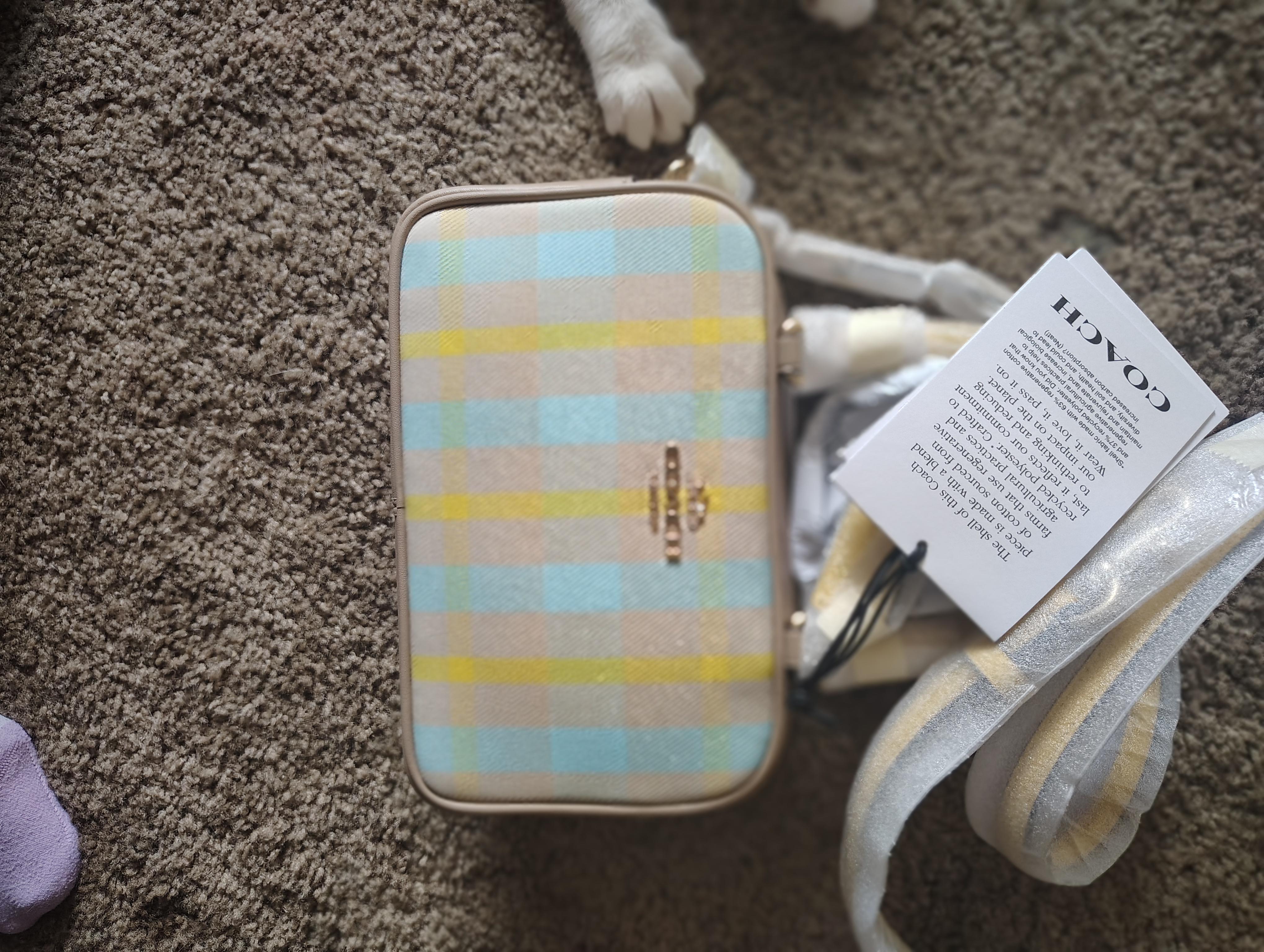 関税込【COACH×PEANUTS】 Axel Crossbody Bag Signature Canvas COACH x PEANUTS 2025 Axel Crossbody Bag Signature Canvas