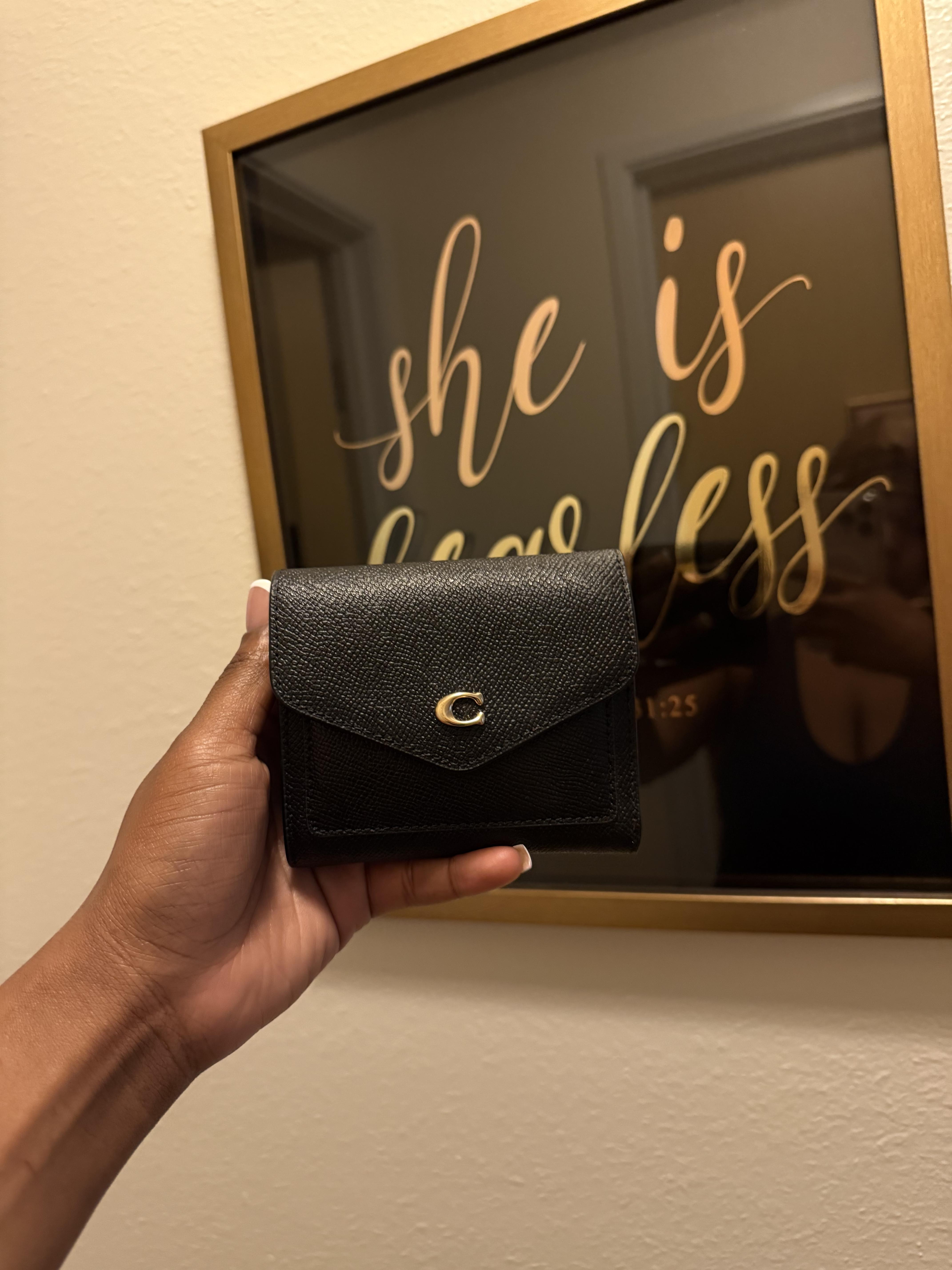 Coach レディース 折りたたみ財布 Wyn Logo Plaque Small Wallet 公式】COACH – コーチ | ウィン スモール ウォレット