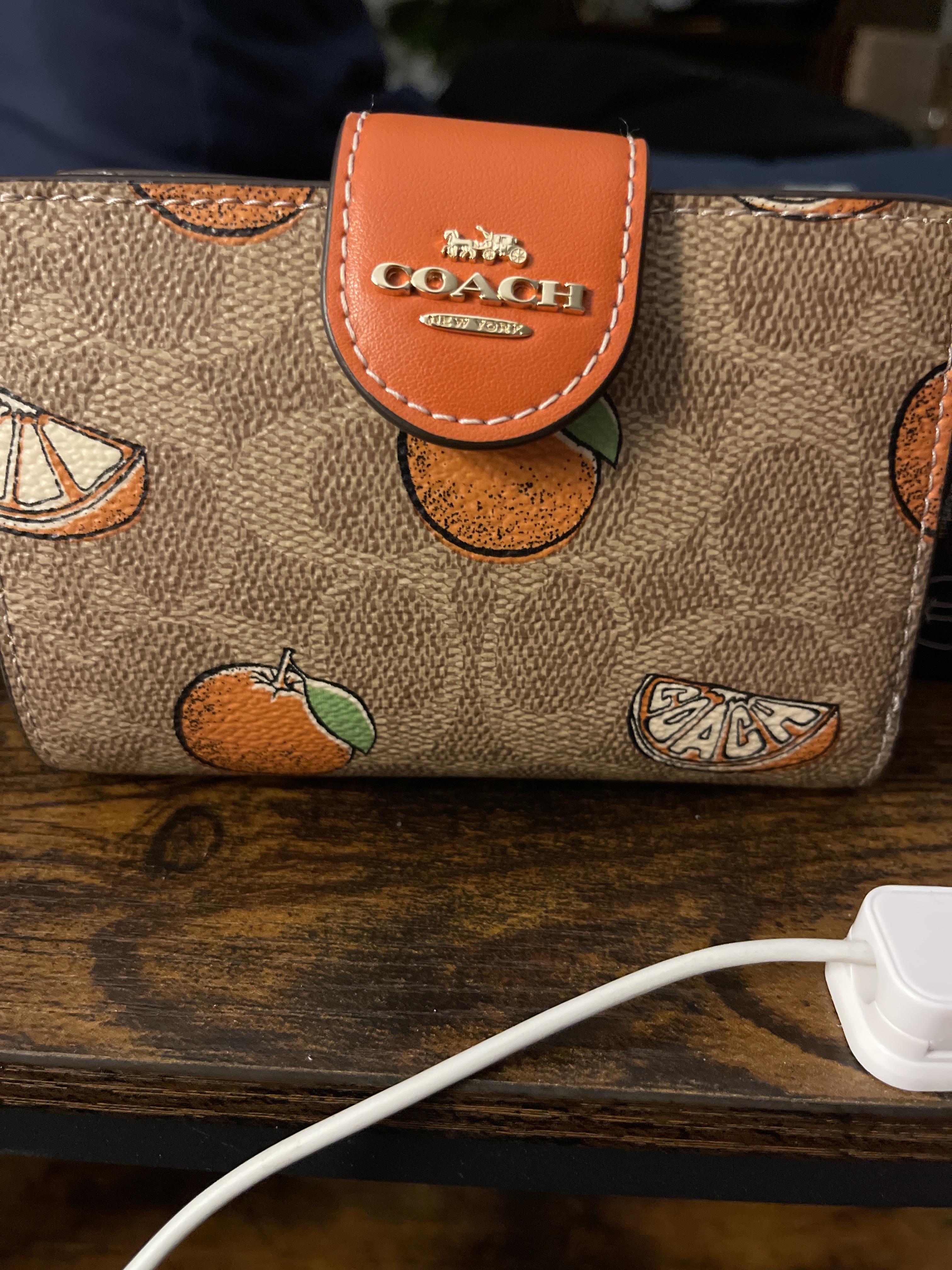 【★新作★Coach★Medium Corner Zip Wallet Orangeプリント】 COACH® Outlet | Medium Corner Zip Wallet In Signature Canvas