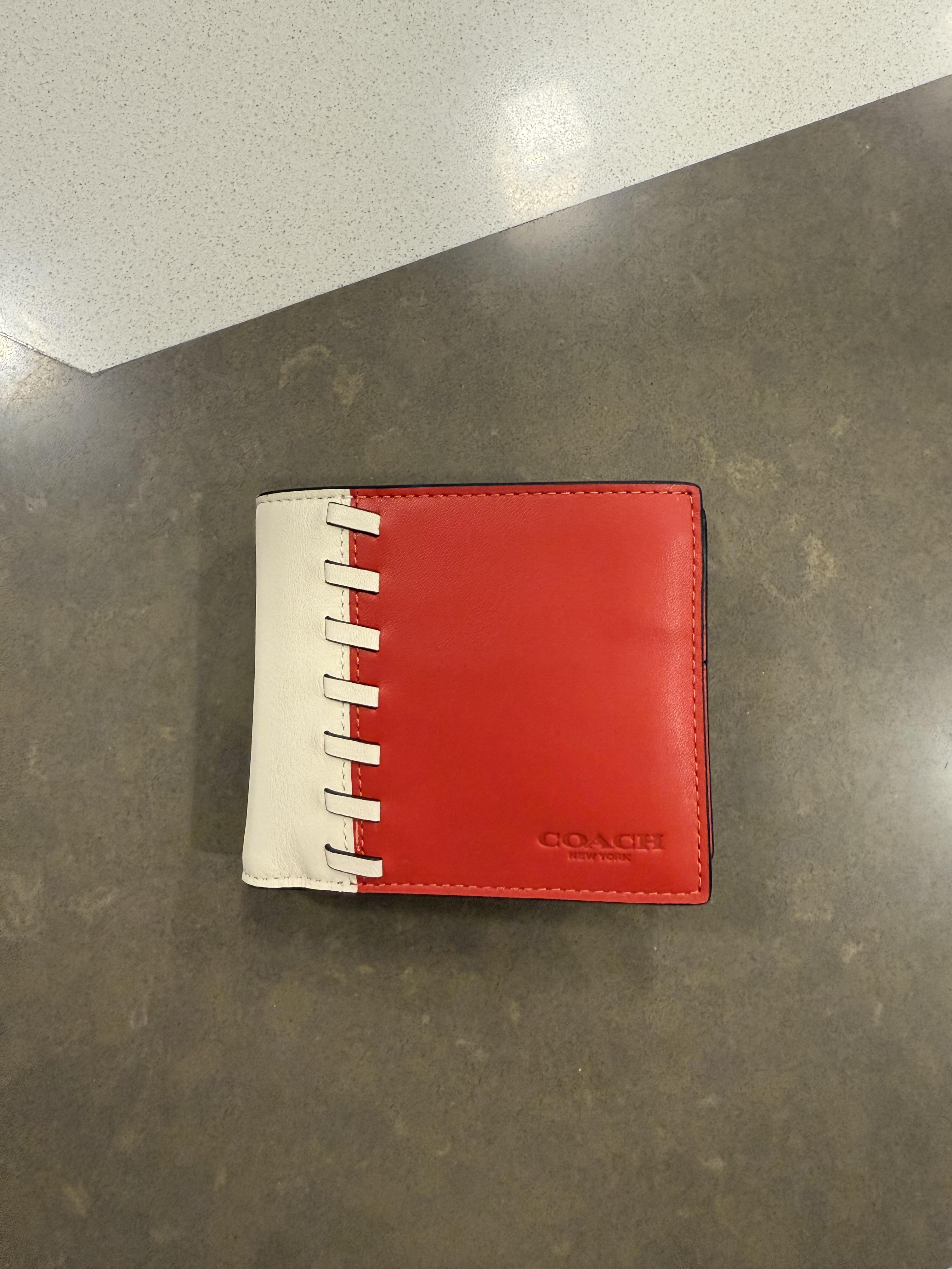 新作コラボ Coach X Peanuts パスケース付 3-IN-1 ウォレット COACH OUTLET｜【COACH X PEANUTS】3-IN-1 ウォレット