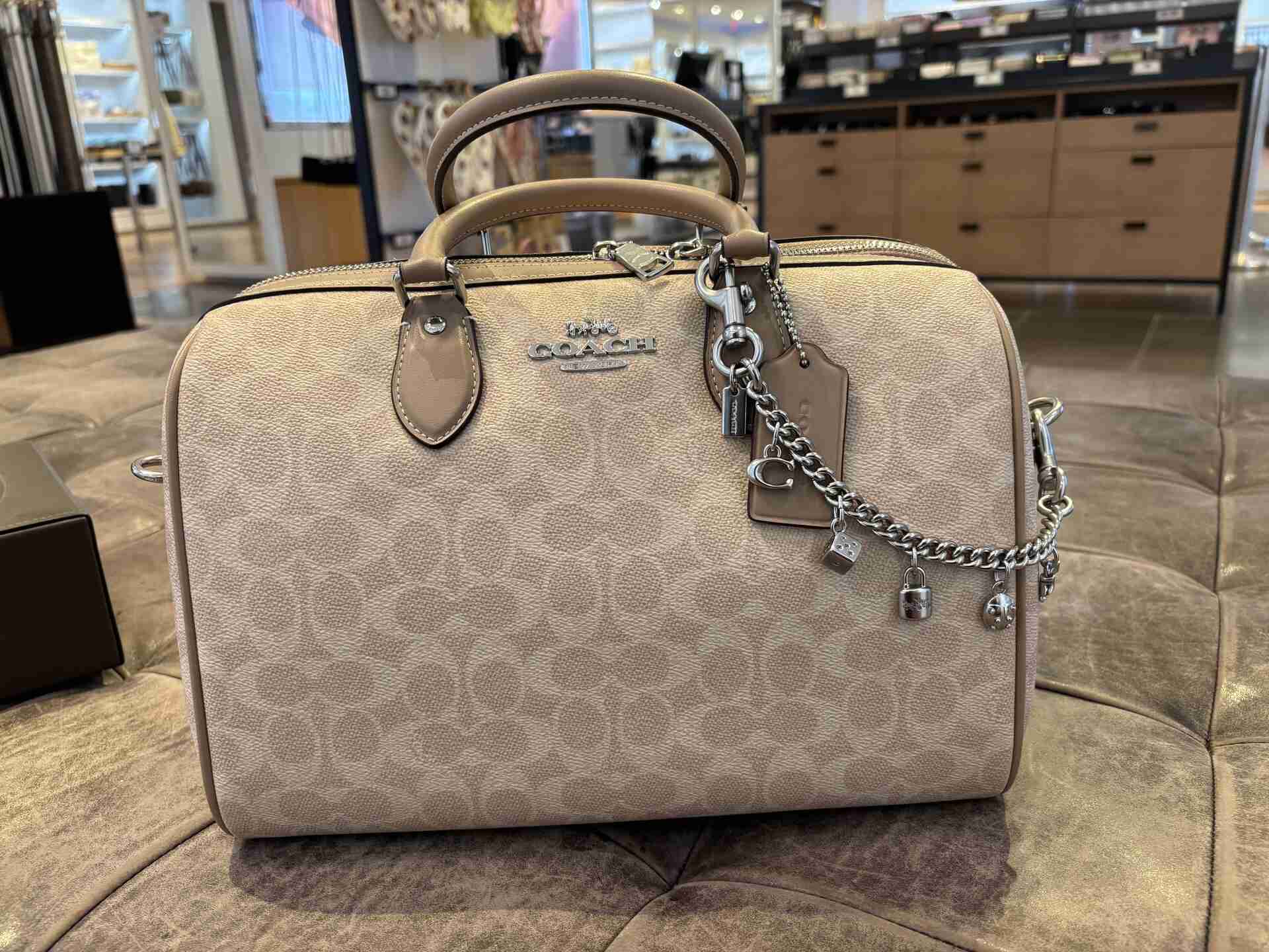 COACH チャーム付きシルバースワガーチェーン COACH® Outlet | Silver Swagger Chain With Charms