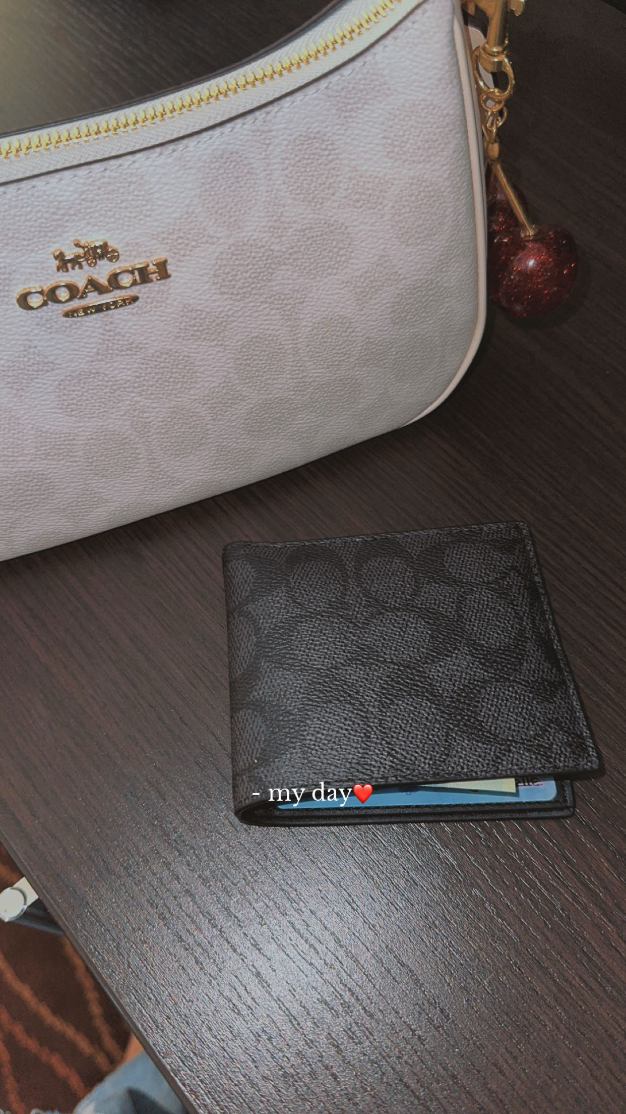 Coach コーチ ID BILLFOLD WALLET SIGNATURE【送料0/国内即発】 COACH® Outlet | Id Billfold Wallet In Signature Canvas