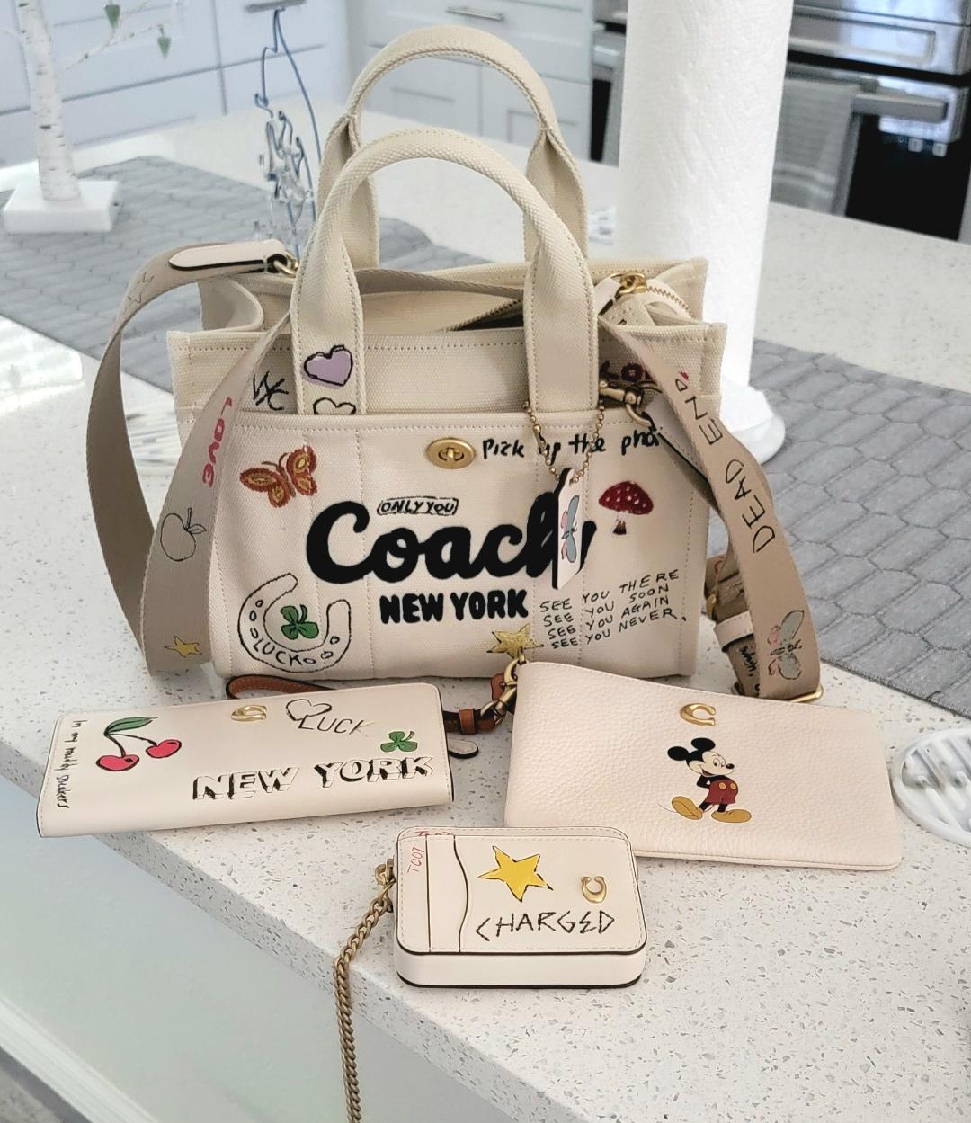 ★大人気・完売間近★Coach Cargo Tote 26 With Sketch Print Cargo Tote Bag 26 With Sketch Print