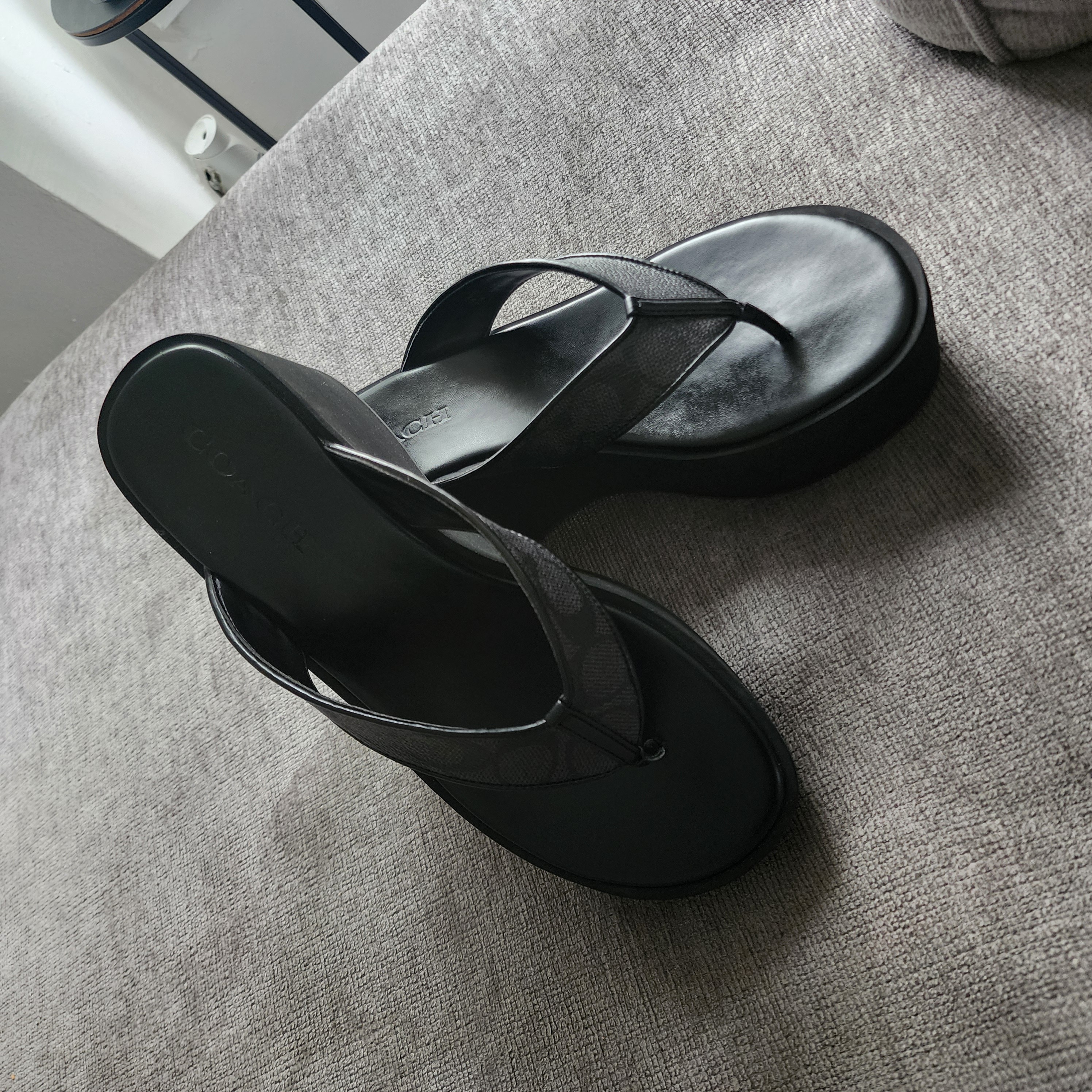 【COACH】Thong Wedge サンダル シグネチャーキャンパス CAP75 COACH® Outlet | Thong Wedge Sandal In Signature Canvas