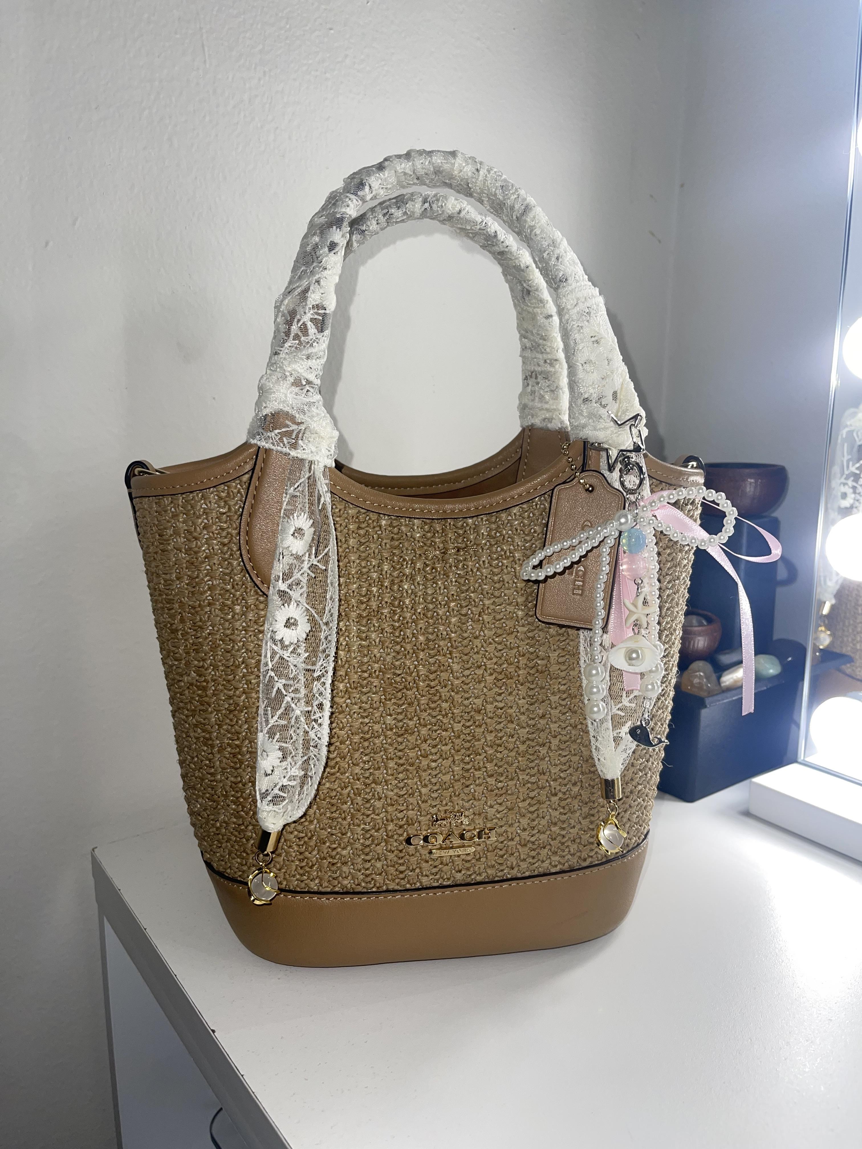 新作【COACH】Hanna Bucket Bag★オシャレなバケツ型 かごバッグ COACH® Outlet | Hanna Bucket Bag